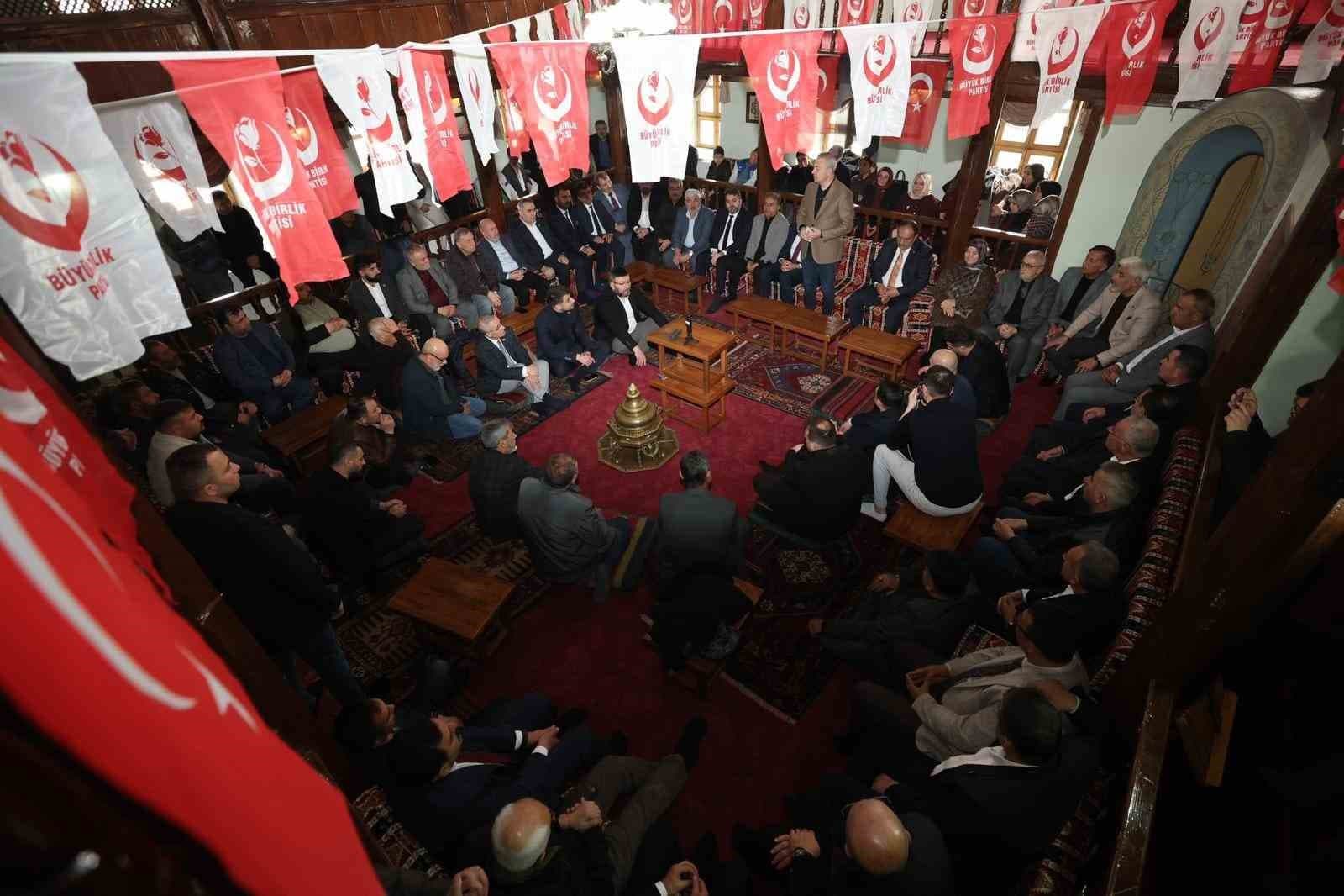 Başkan Uzun: "Biz de hizmetin ve milletin delisiyiz"