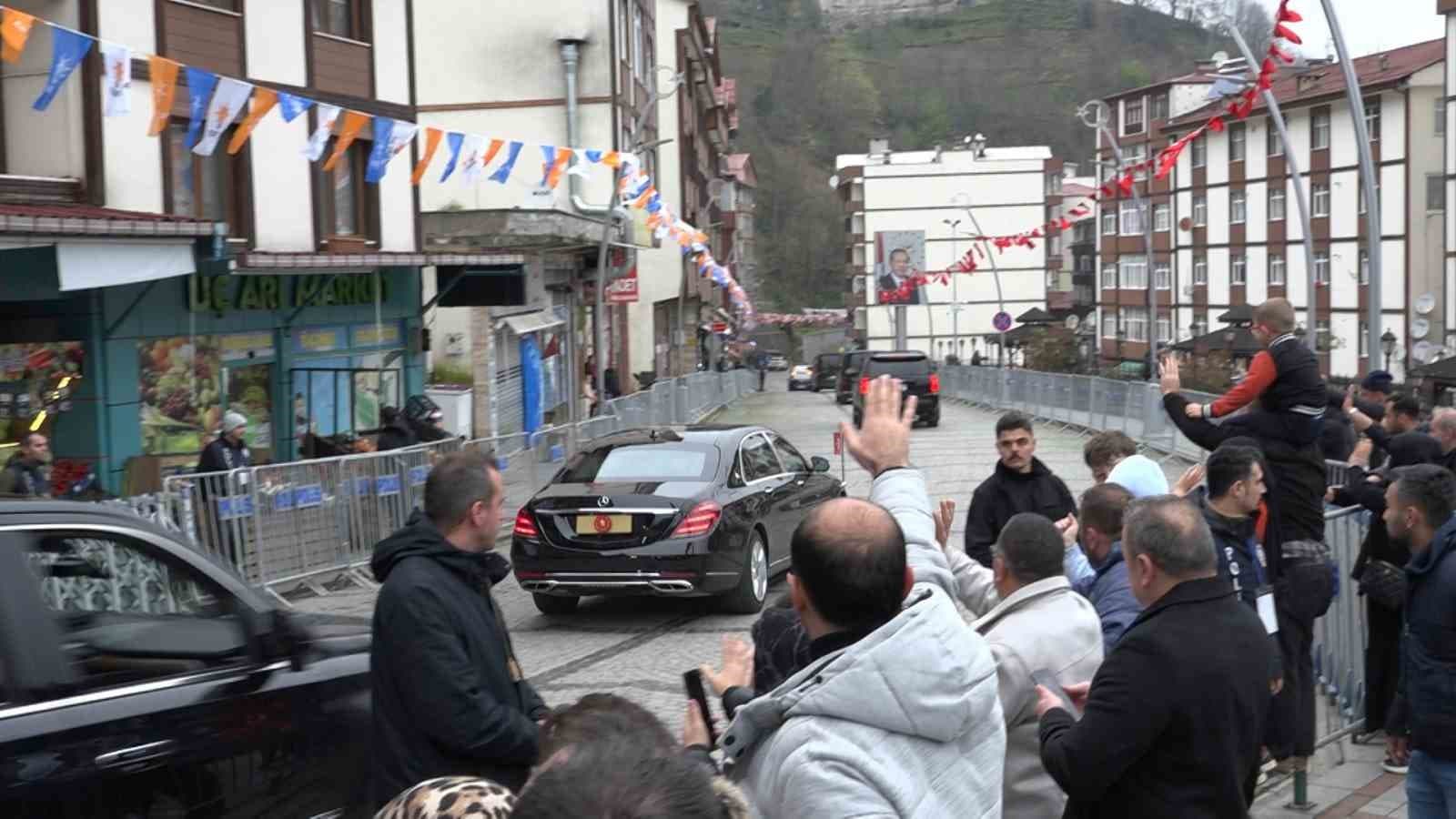 Cumhurbaşkanı Erdoğan, baba ocağı Güneysu’dan ayrıldı