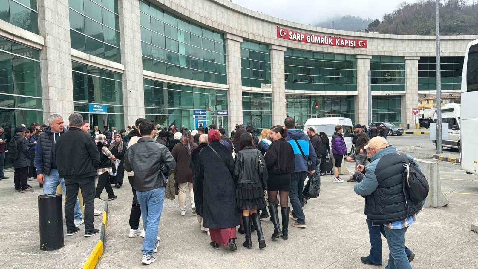 Sarp Sınır Kapısı’nda bayram tatili yoğunluğu