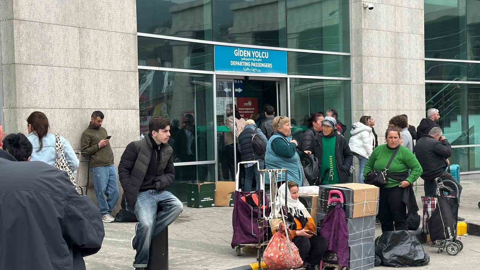 Sarp Sınır Kapısı’nda bayram tatili yoğunluğu