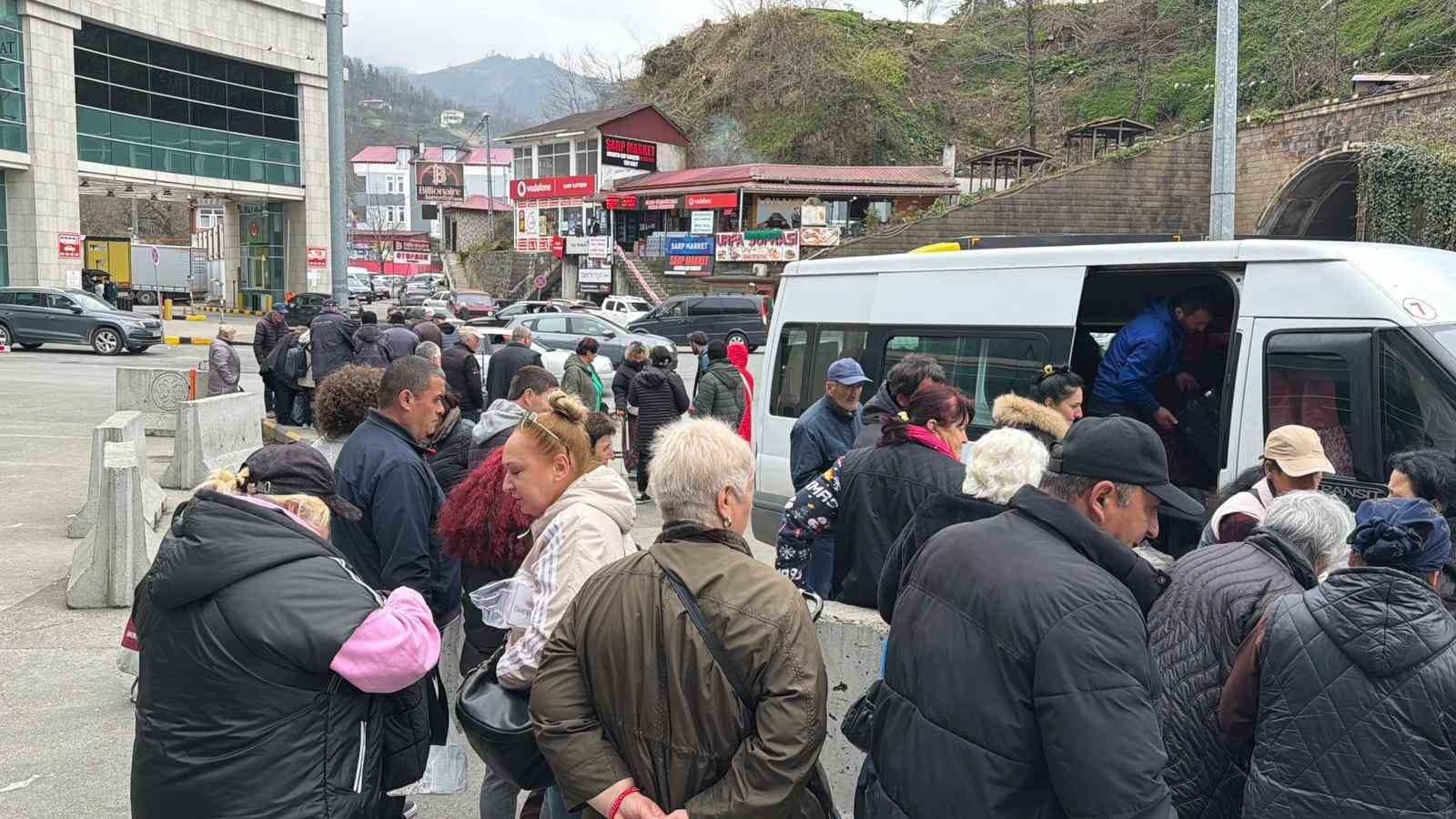 Sarp Sınır Kapısı’nda bayram tatili yoğunluğu