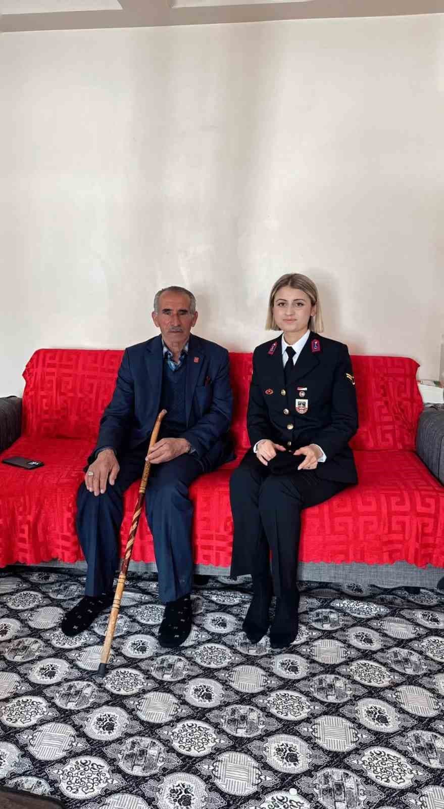 Özalp ilçesinde şehit ailelerine bayram ziyareti