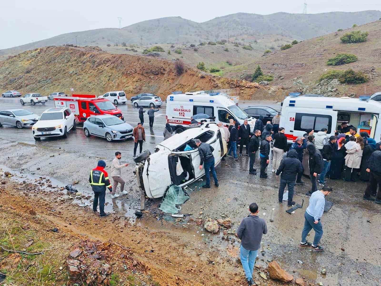 Bingöl’de trafik kazası : 4 yaralı