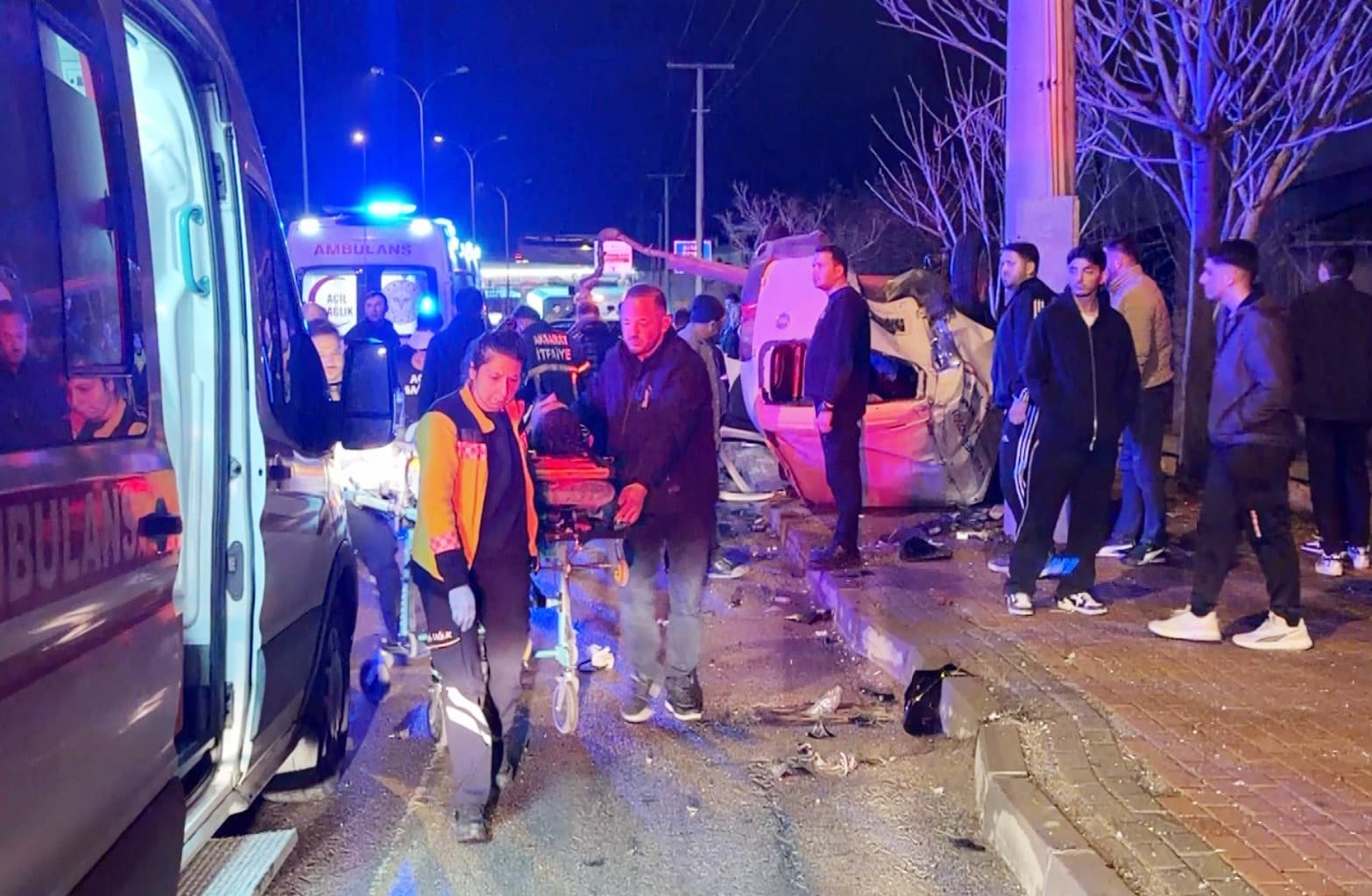 Aksaray’da hafif ticari araç takla attı: 2 ağır yaralı