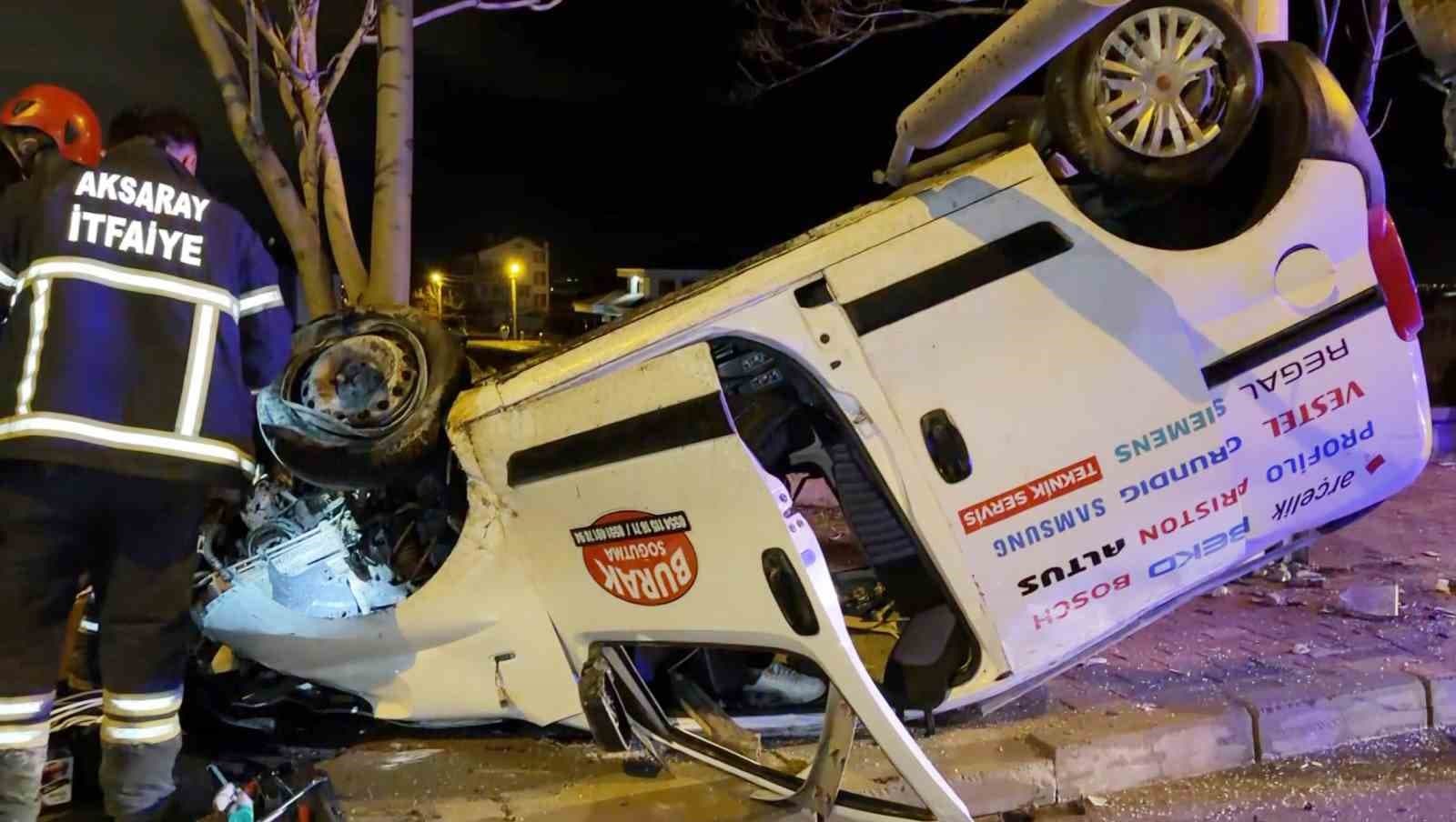 Aksaray’da hafif ticari araç takla attı: 2 ağır yaralı