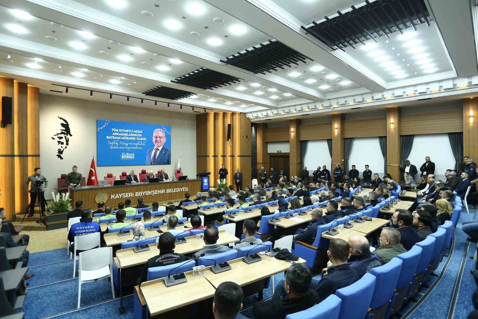 Personeliyle bayramlaşan Başkan Büyükkılıç: "Kayseri Büyükşehir bir marka"