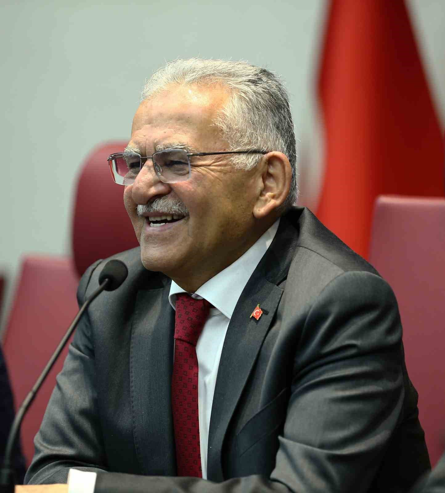 Personeliyle bayramlaşan Başkan Büyükkılıç: "Kayseri Büyükşehir bir marka"