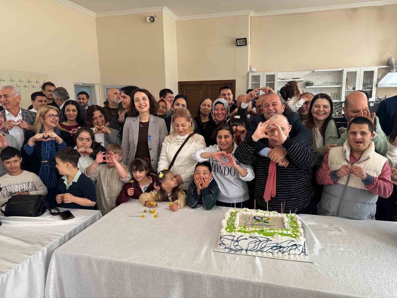 Özel ihtiyaçlı bireylerin eserleri sergilendi