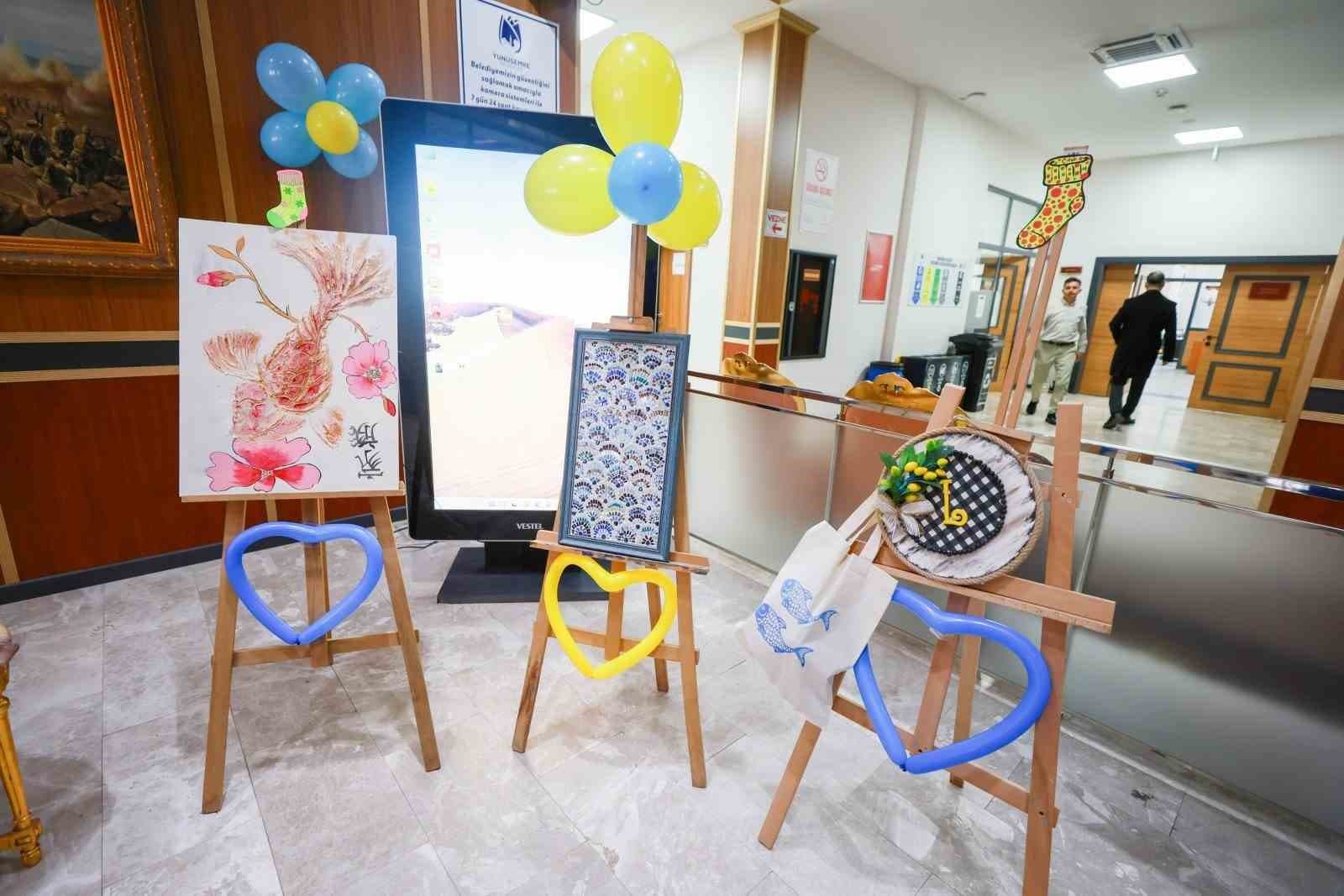 Özel ihtiyaçlı bireylerin eserleri sergilendi