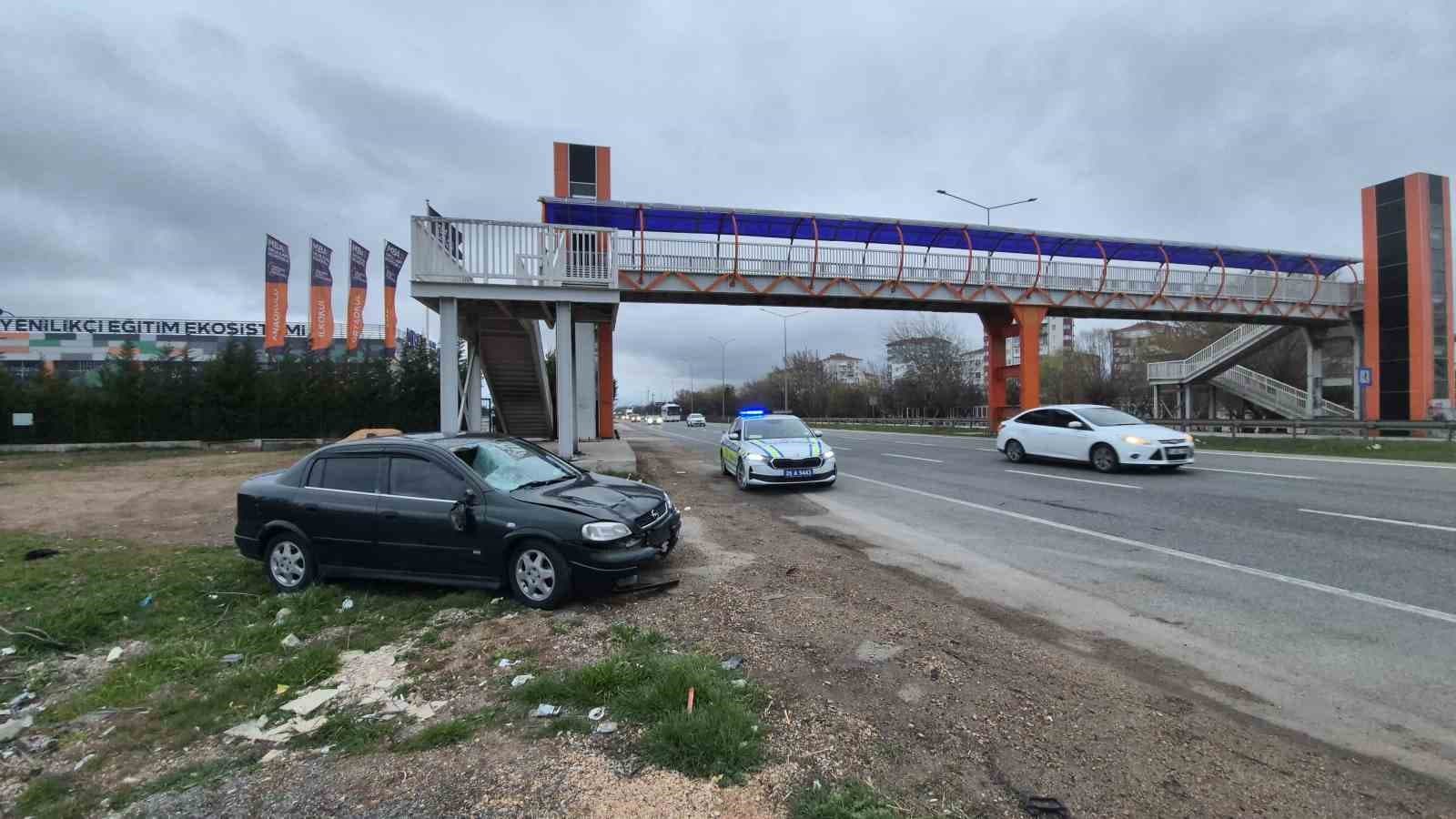 Çevre yolunda otomobilin çarptığı yaşlı adam hayatını kaybetti