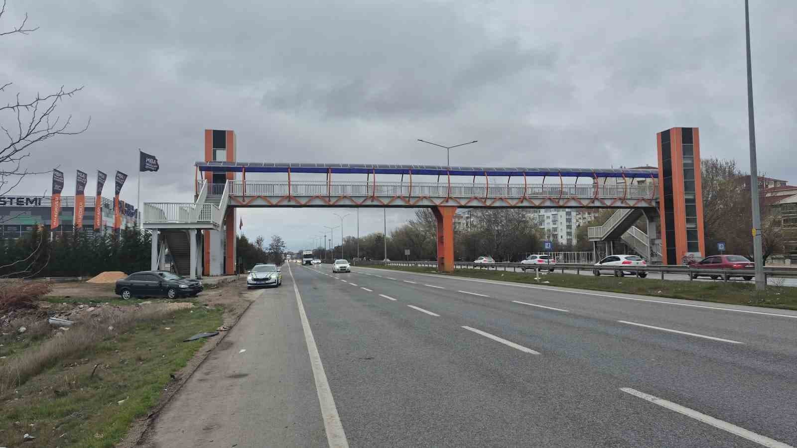 Çevre yolunda otomobilin çarptığı yaşlı adam hayatını kaybetti