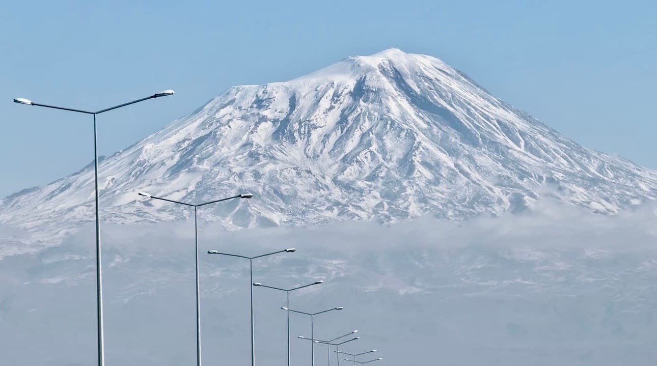 Ağrı Dağı’nın zirvesi göz kamaştırdı