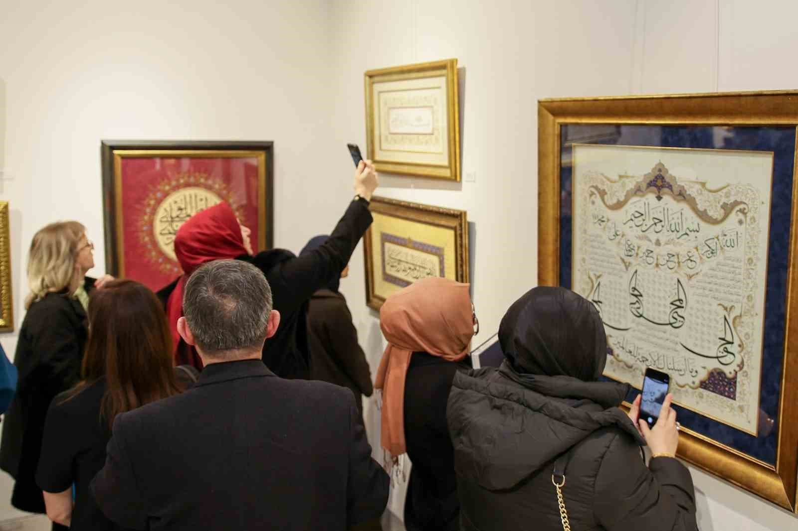 ‘Zer-i nab’ tezhip sergisi Bursa’da ziyarete açıldı