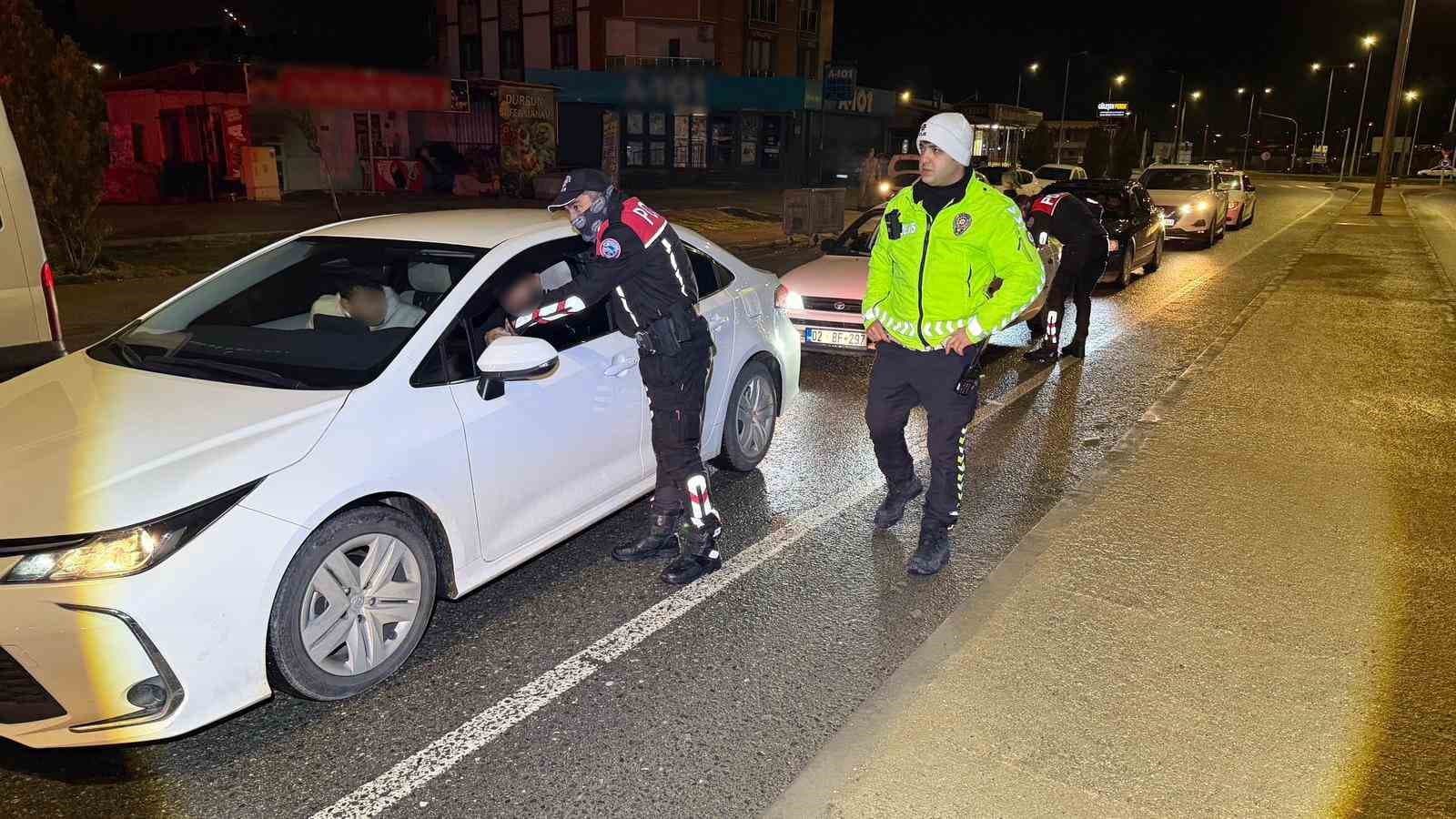 Polislerden sıkı denetim