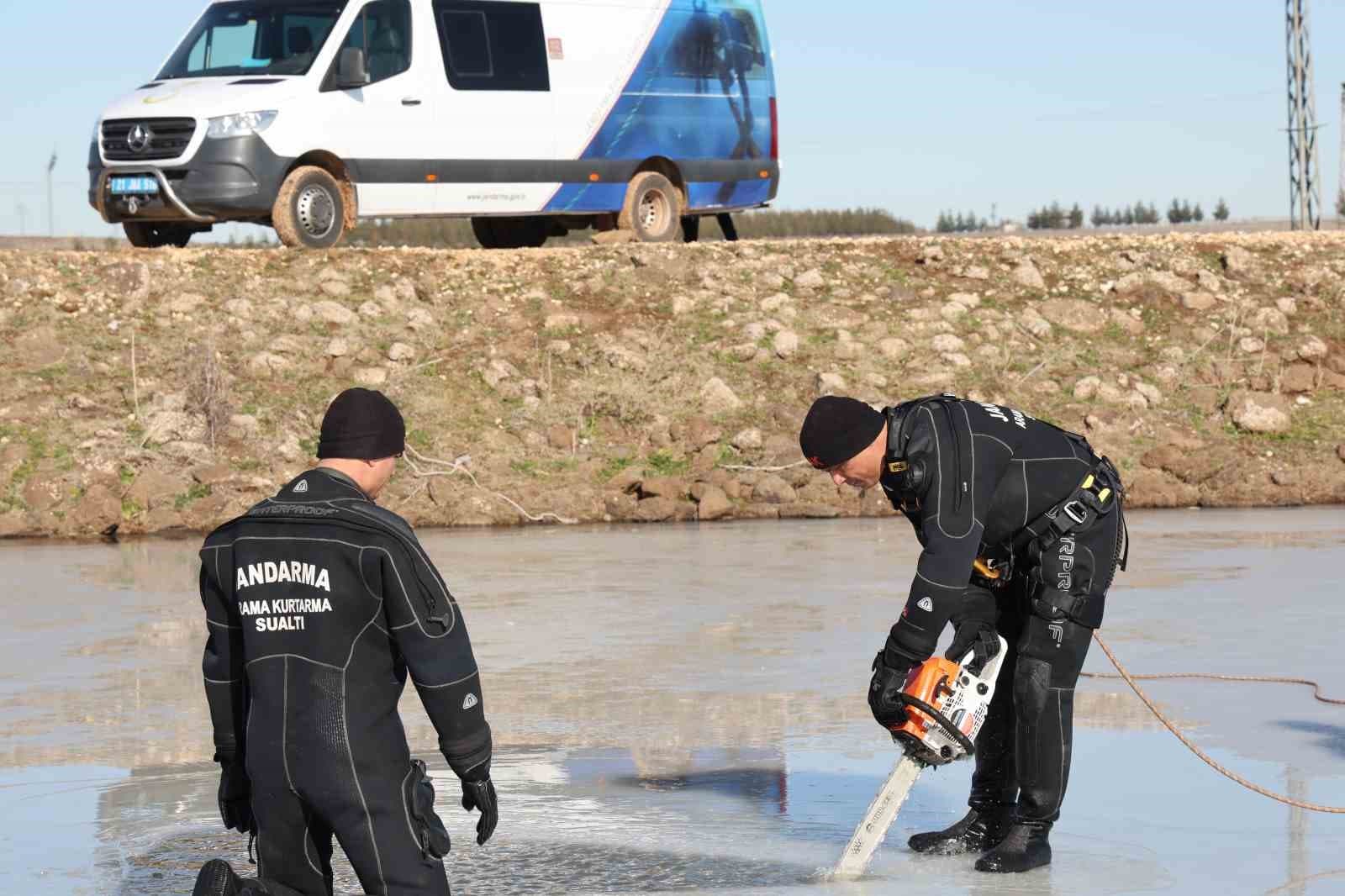 Diyarbakır’da SAK timi arama faaliyetleri esnasında delil de topluyor