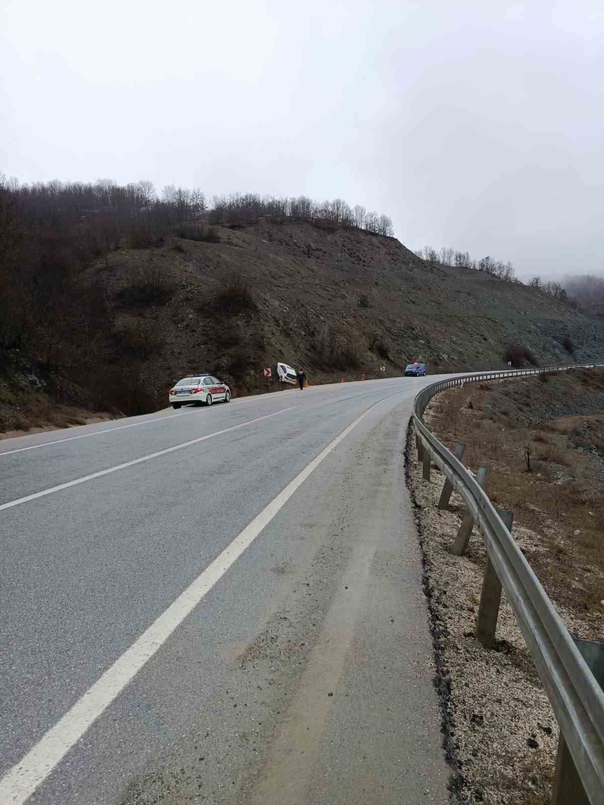 Bilecik’te kaygan yol kazaya sebep oldu : 2 yaralı