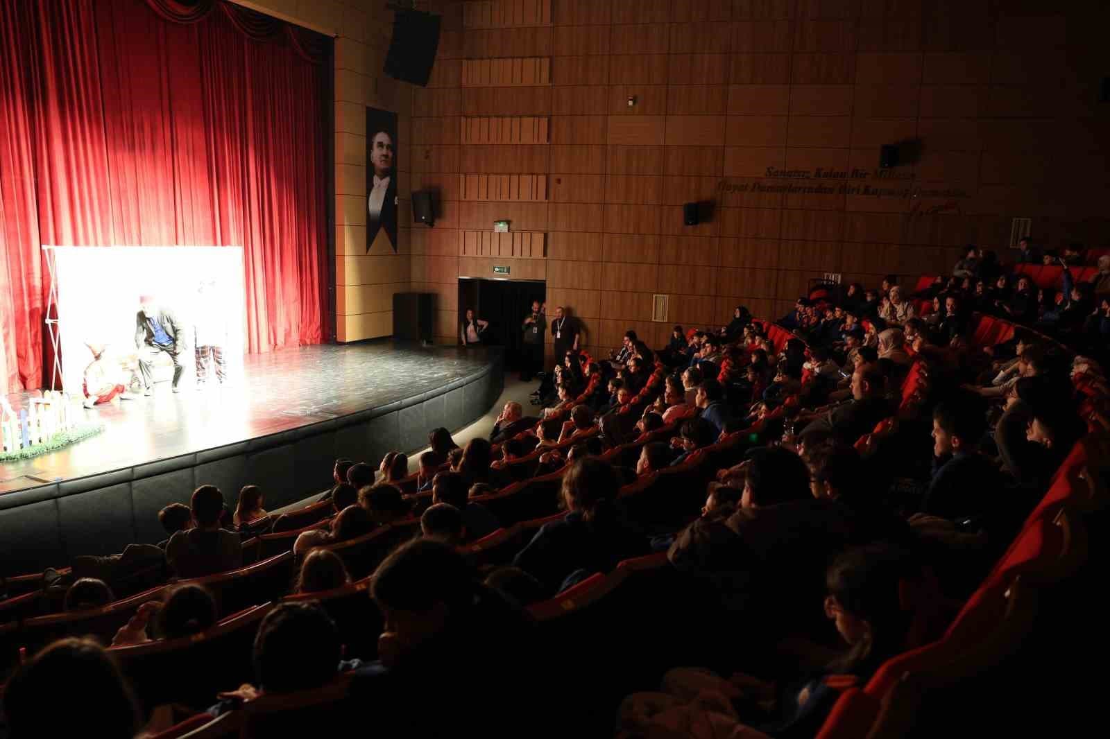 8. Samsun Uluslararası Tiyatro Festivali başladı