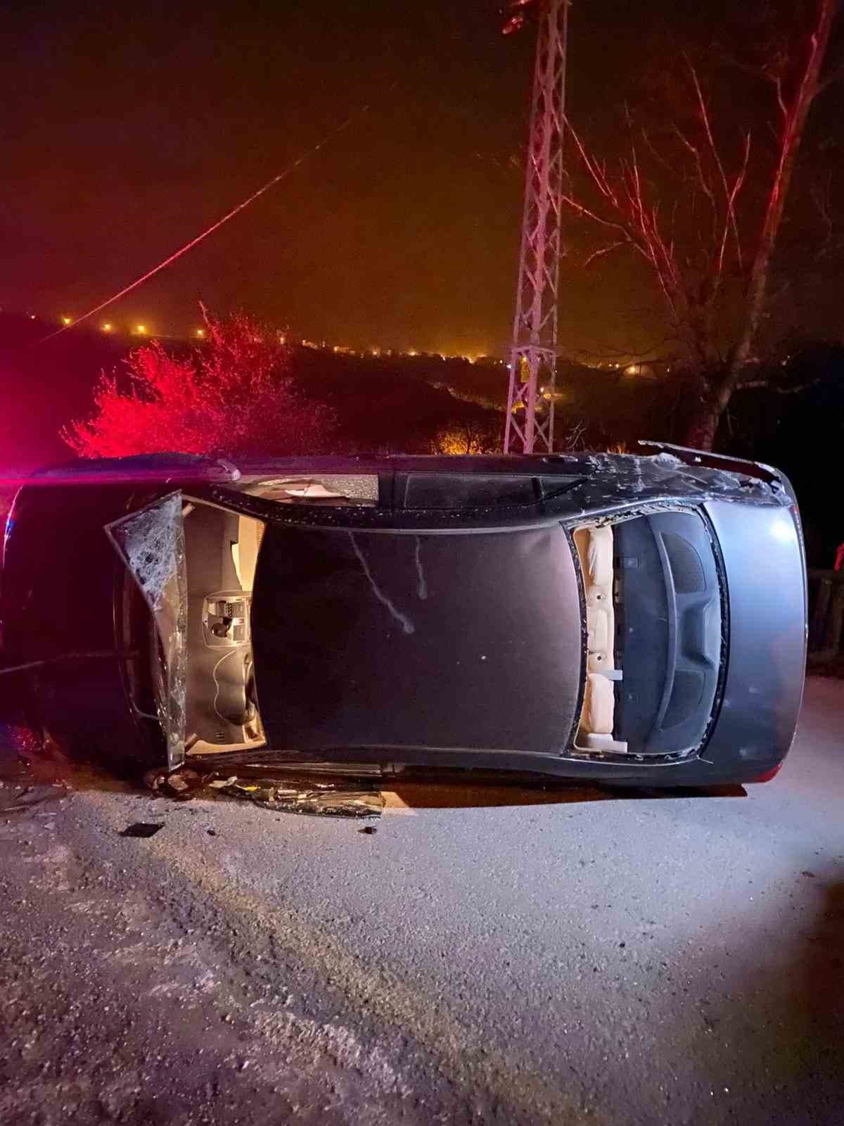 Sinop’ta otomobil devrildi: 2 yaralı