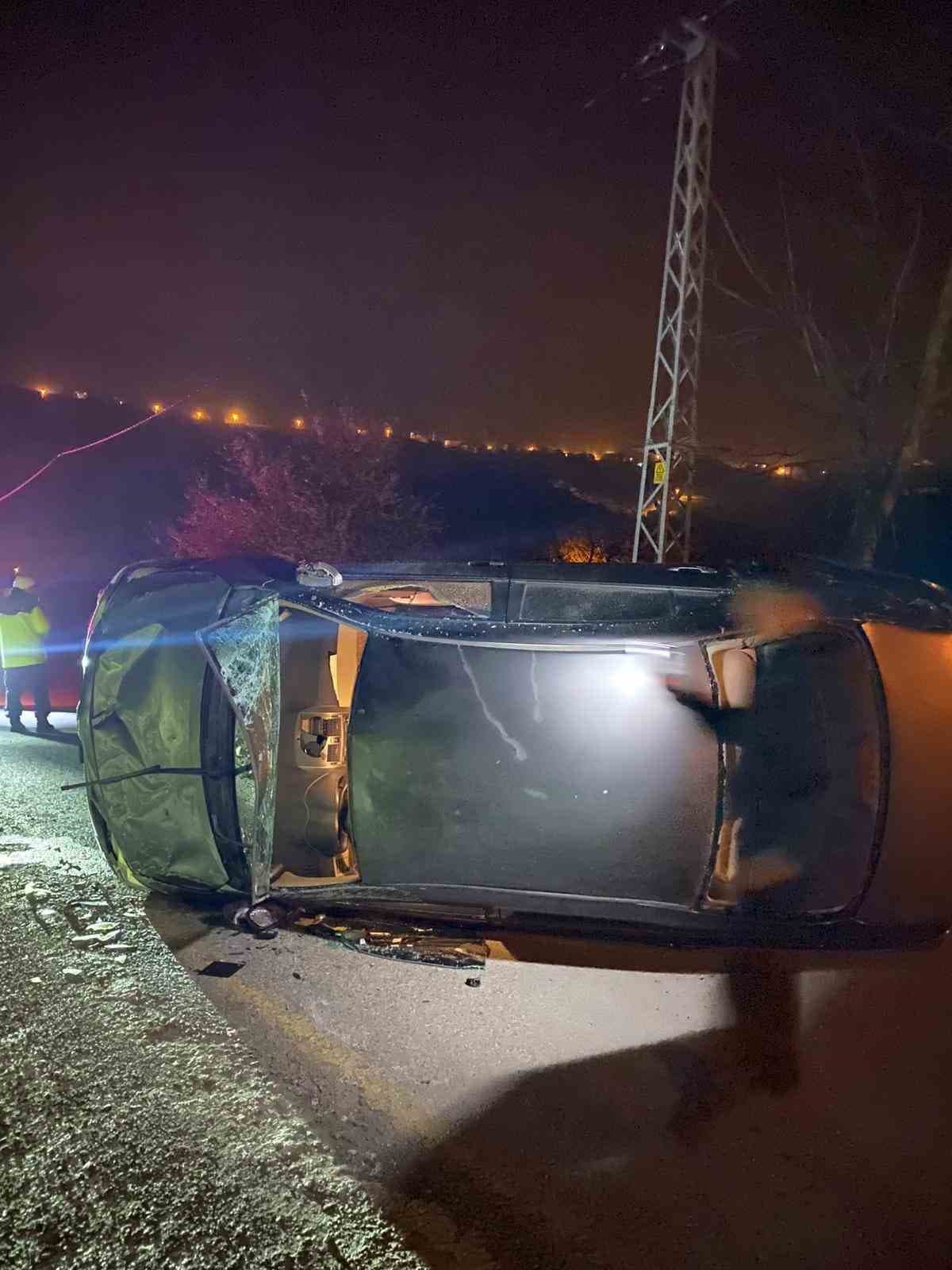 Sinop’ta otomobil devrildi: 2 yaralı