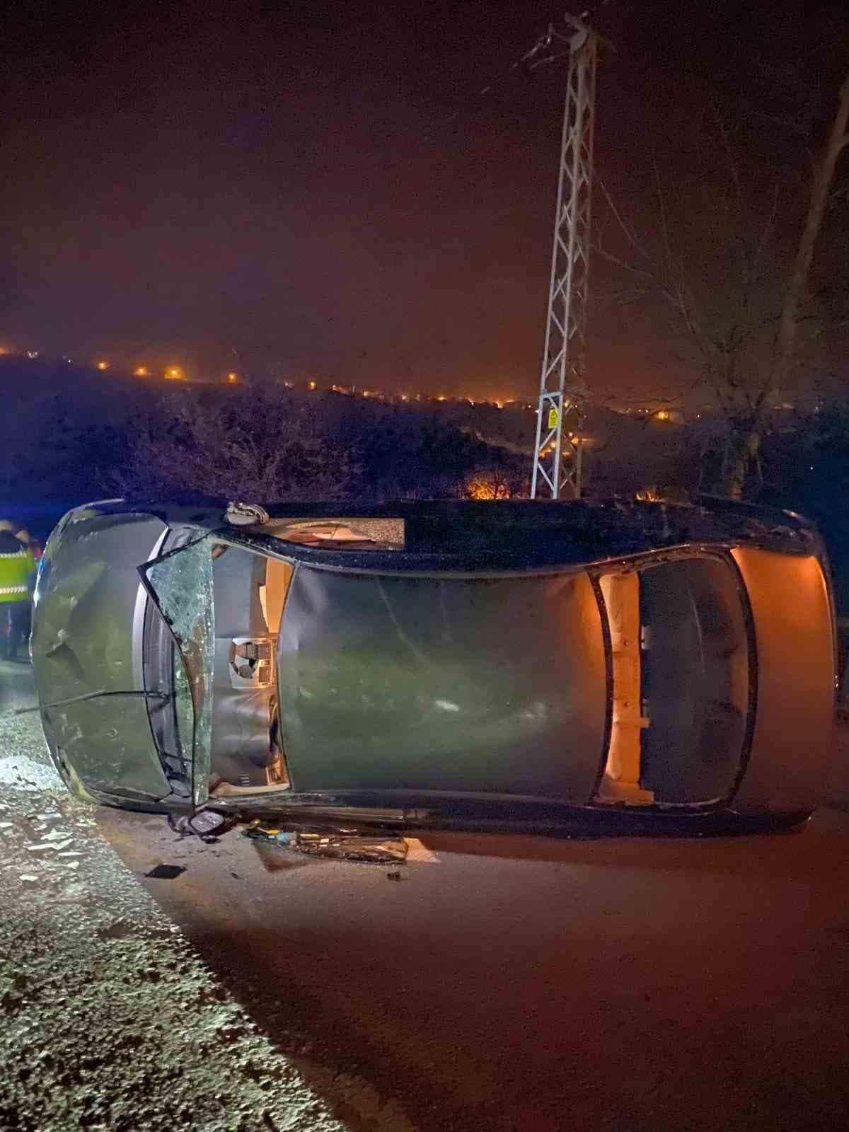 Sinop’ta otomobil devrildi: 2 yaralı