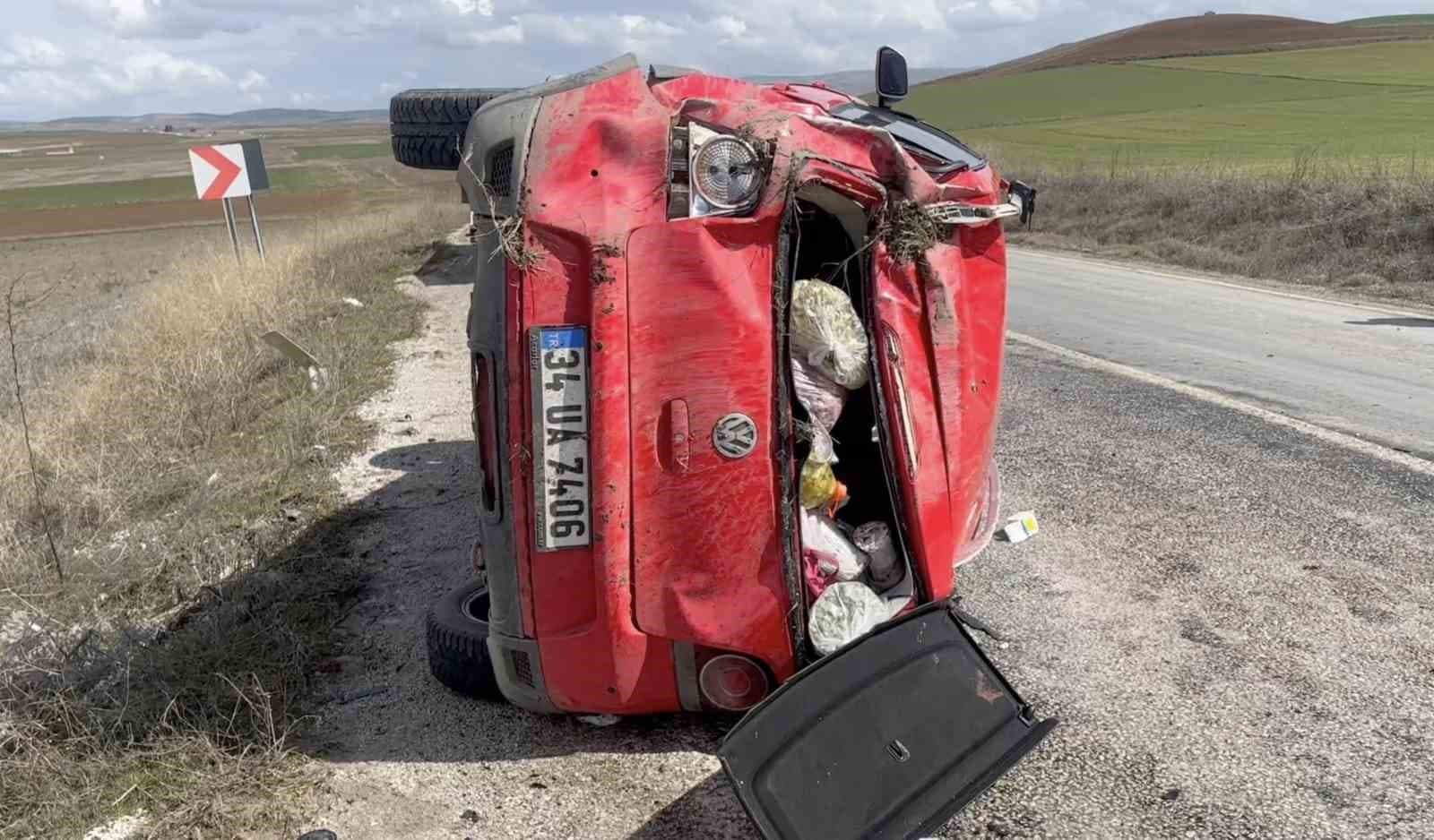 Çorum’da takla atan otomobildeki 3 kişi yaralandı