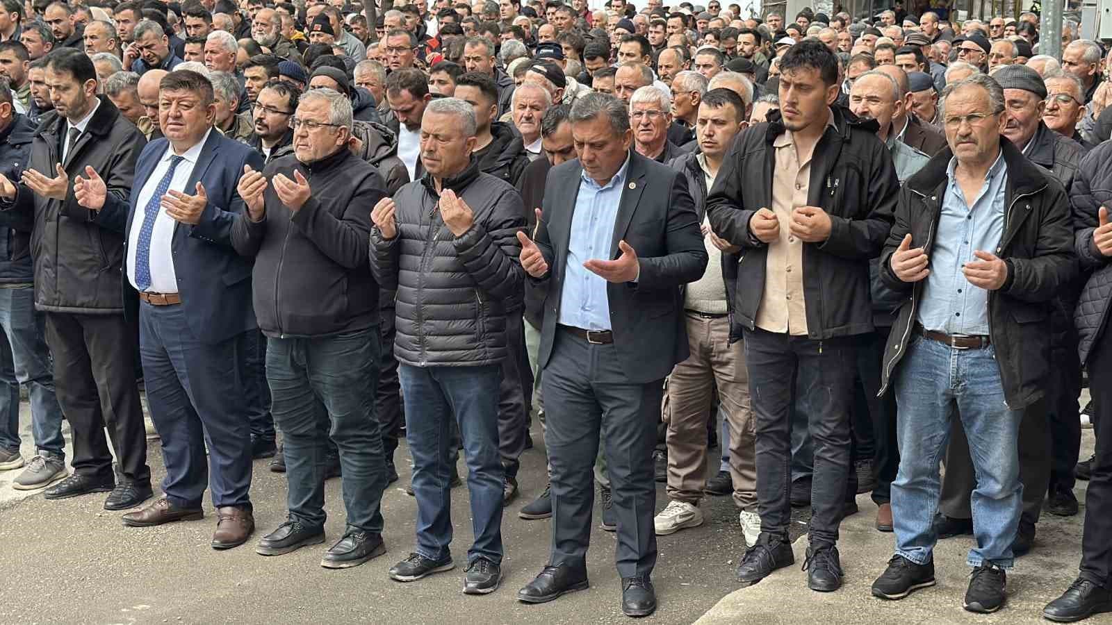 Kazada hayatını kaybeden genç toprağa verildi