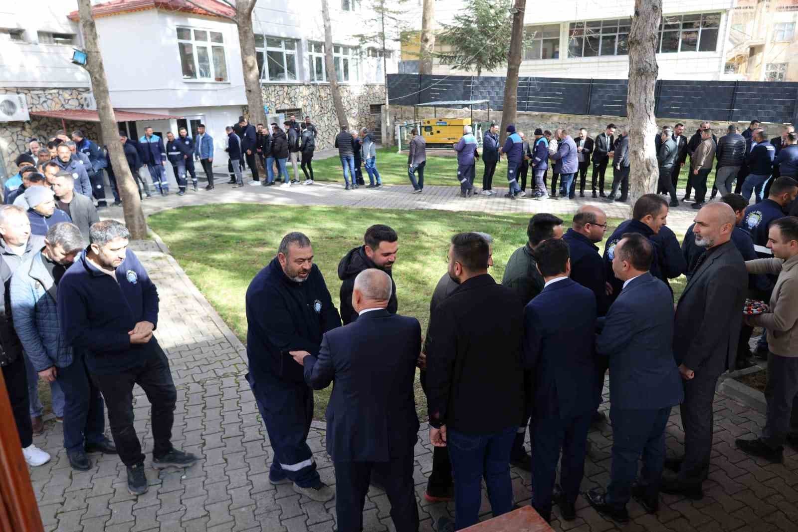 Başkan Öztürk belediye personelleri ile bayramlaştı