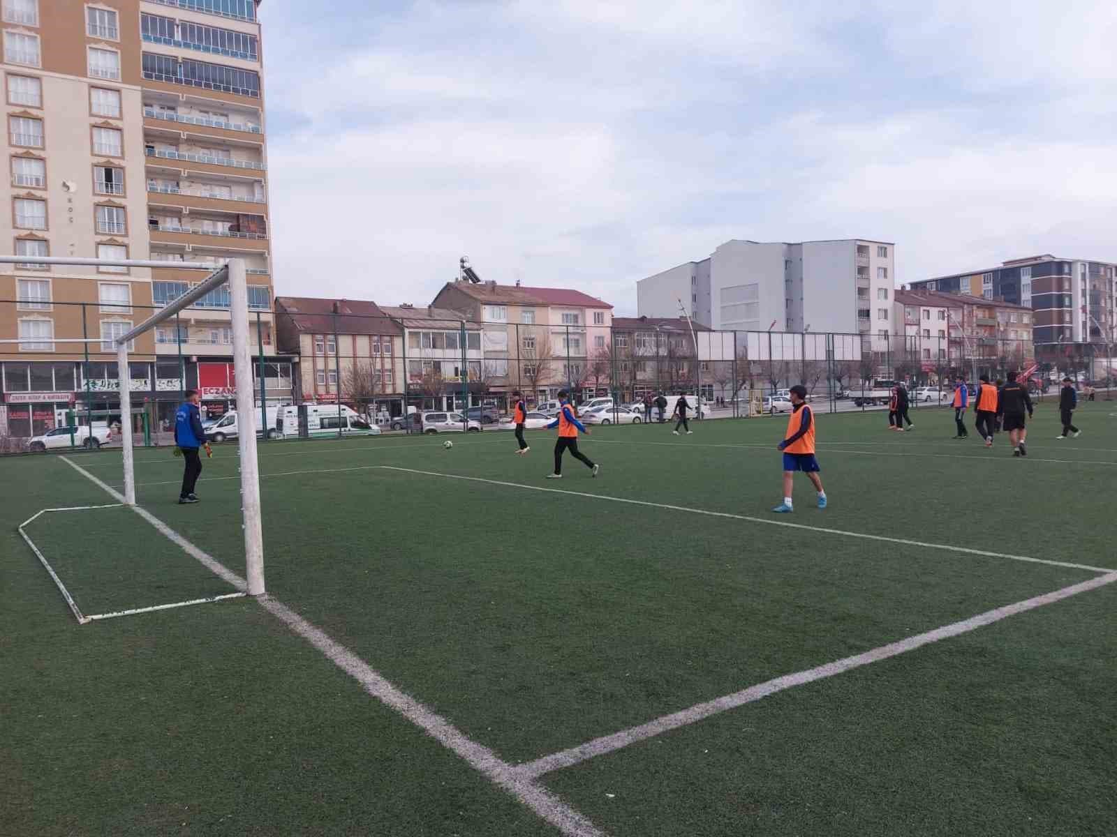 Muş’ta futbol antrenmanları sürüyor