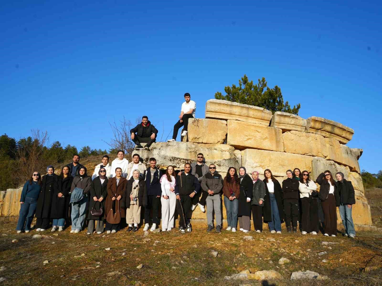 Üniversite öğrencileri Daday’ın tarihi mekanlarını ve turistik alanlarını gezdi