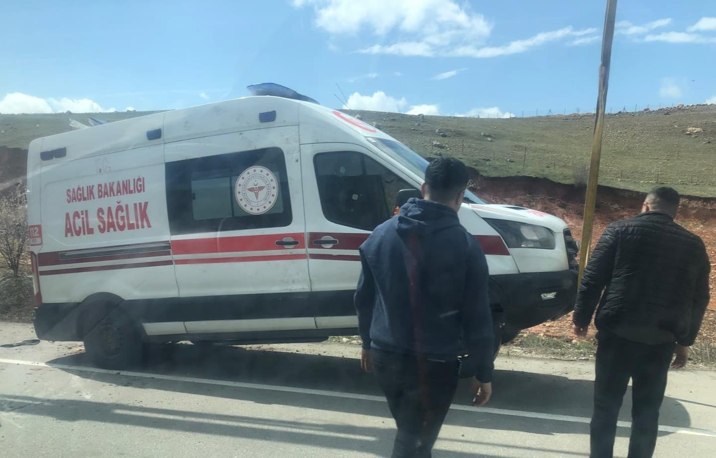 Siirt’te hasta taşıyan ambulans devrildi