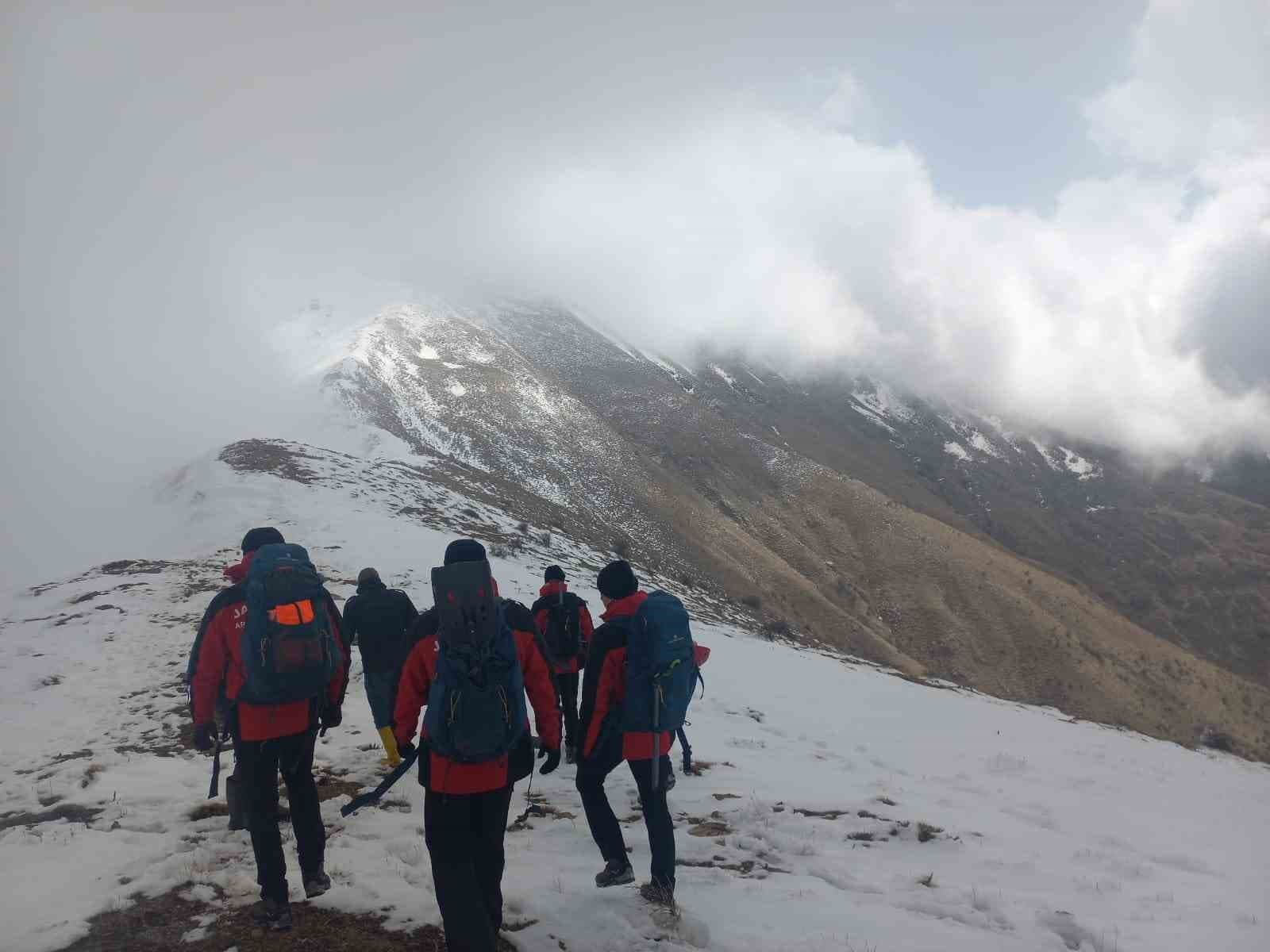Manisa’da kayıp amatör dağcıyı arama ve kurtarma çalışmaları devam ediyor