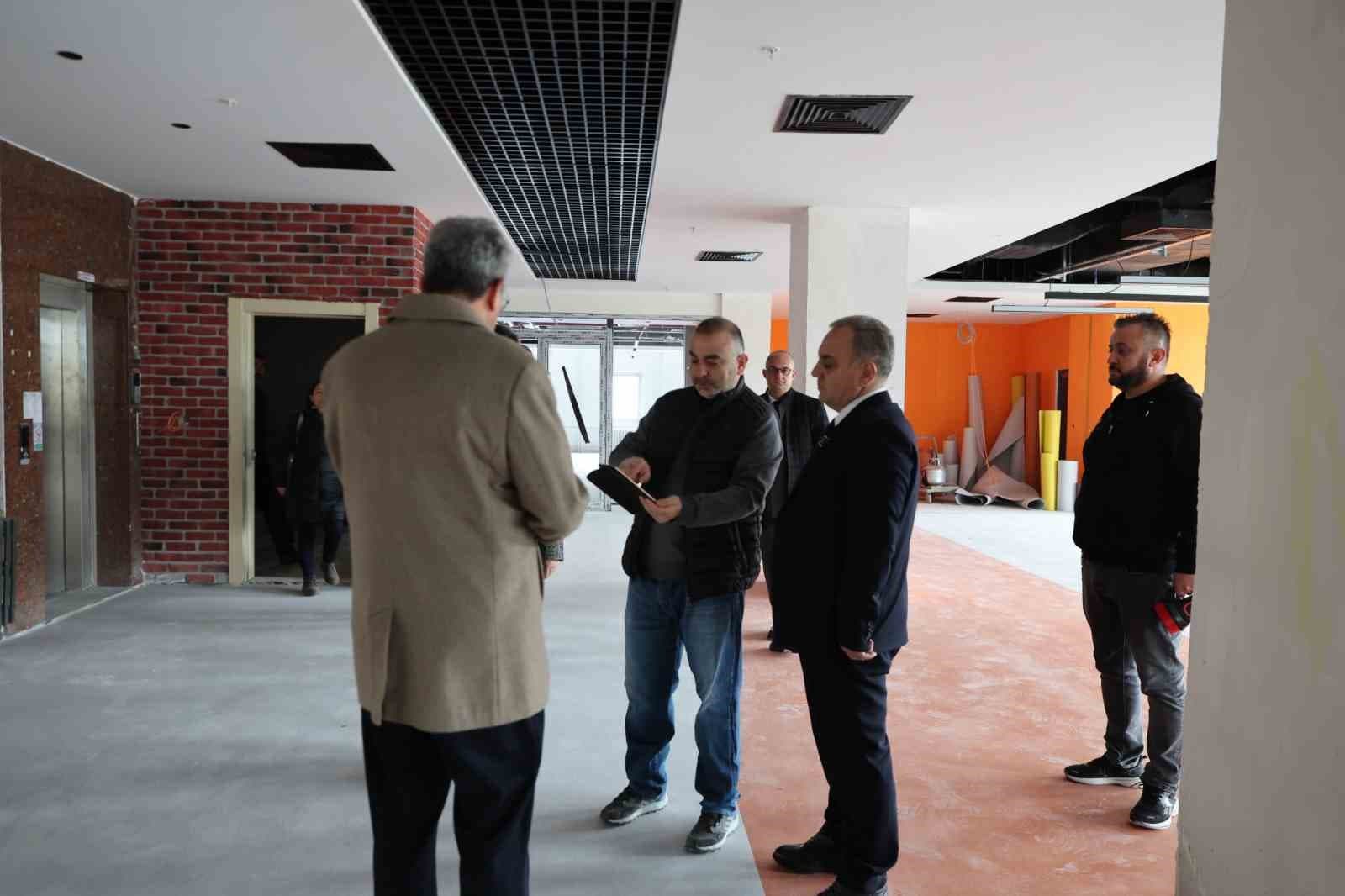 Rektör Prof. Dr. Altun, yenileme çalışması devam eden kütüphane binasını inceledi