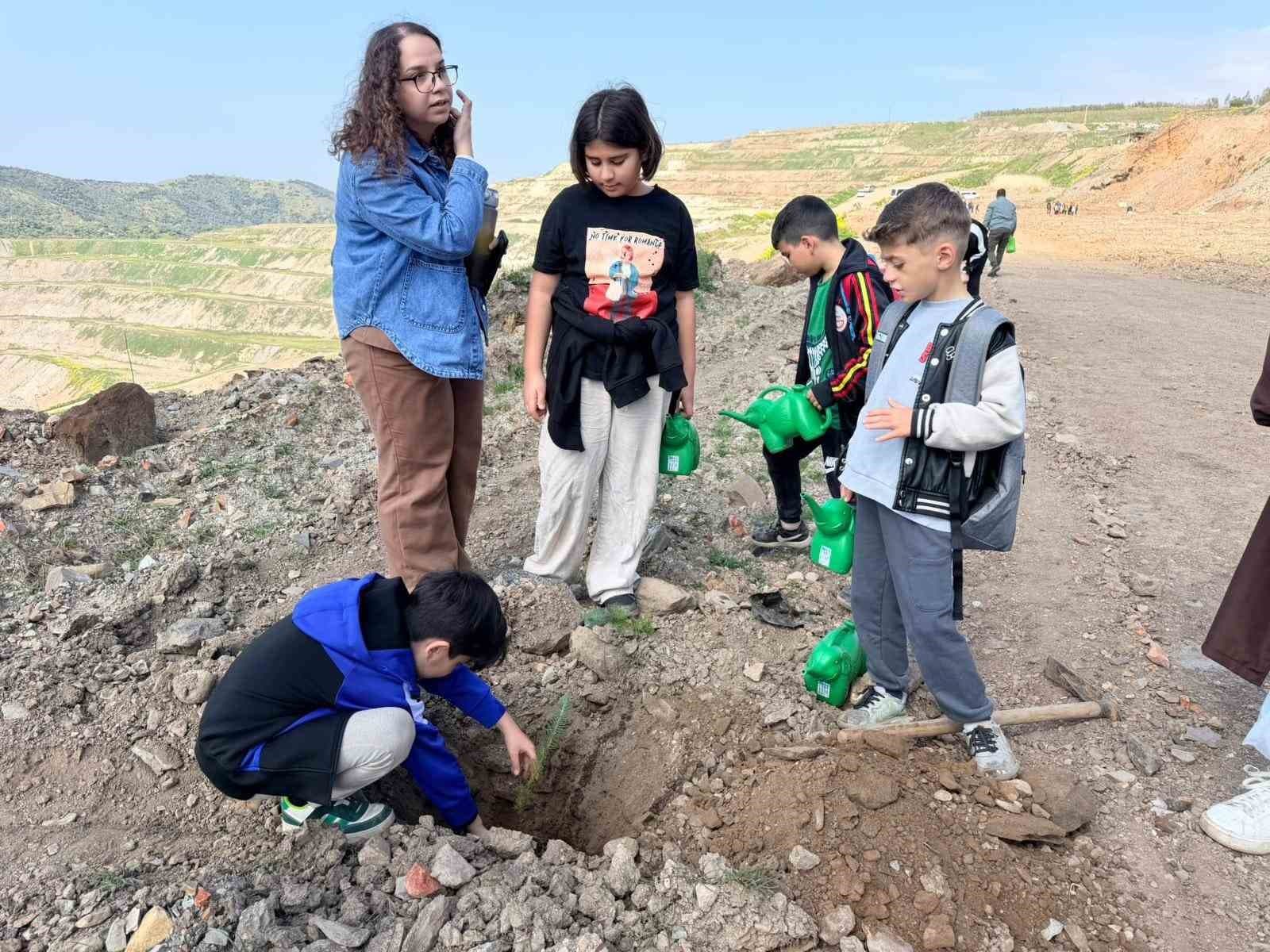 Aydın’da Orman Haftası’nda fidanlar toprakla buluştu