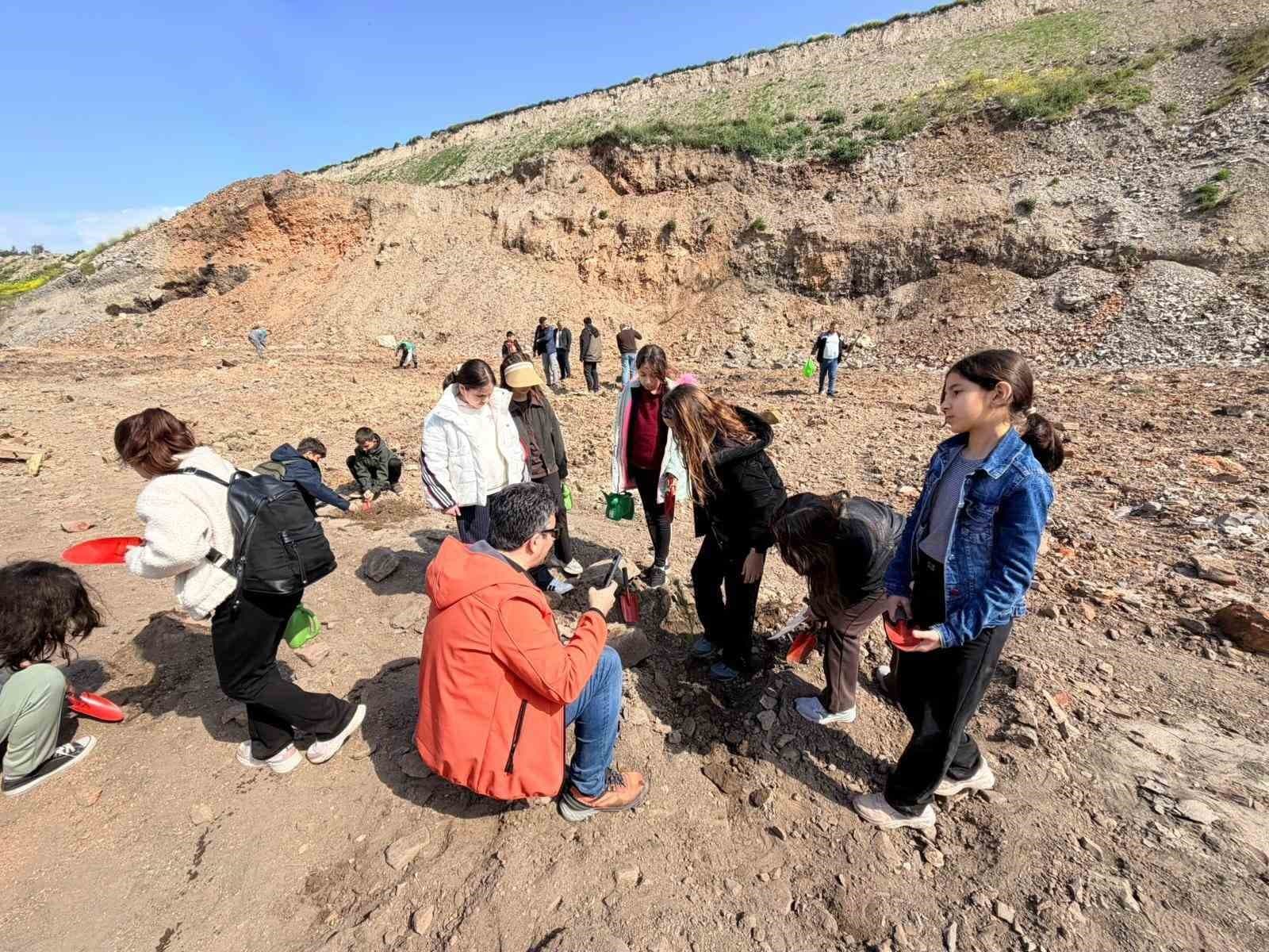 Aydın’da Orman Haftası’nda fidanlar toprakla buluştu