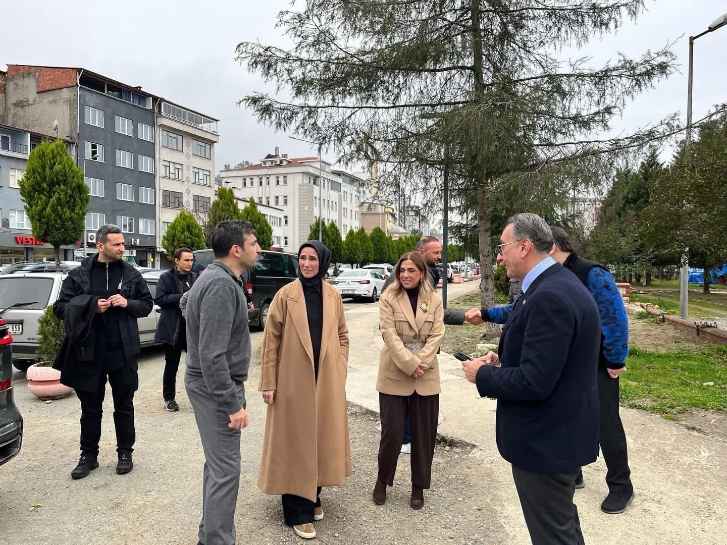 Selçuk Bayraktar ata toprağı Sürmene’de bilim merkezi projesini inceledi