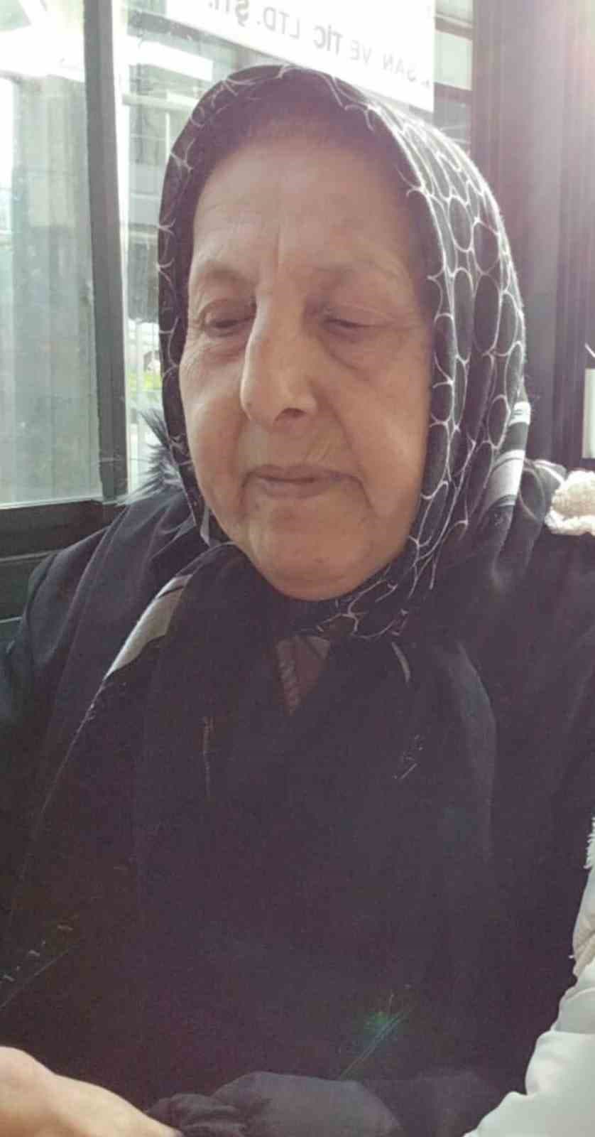 Fatih’te çöken binada hayatını kaybeden yaşlı kadın son yolculuğuna uğurlandı