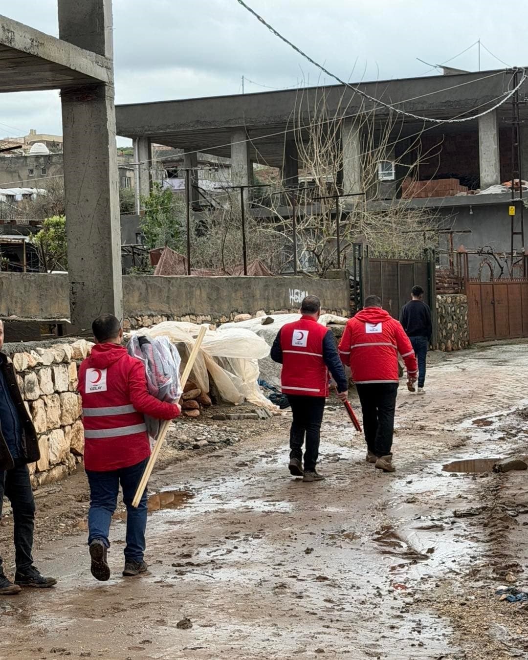 Kasrik selle sarsıldı, Kızılay yaraları sarmak için çalışma başlattı