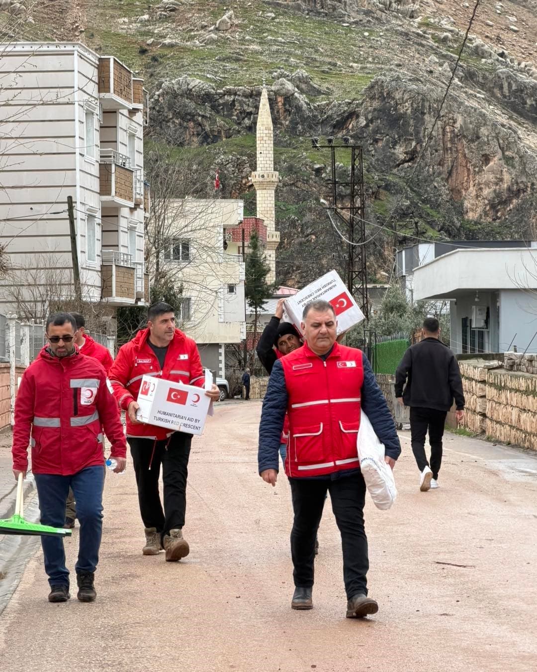 Kasrik selle sarsıldı, Kızılay yaraları sarmak için çalışma başlattı