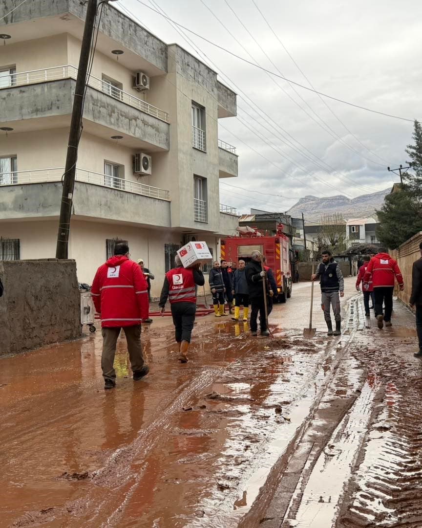 Kasrik selle sarsıldı, Kızılay yaraları sarmak için çalışma başlattı