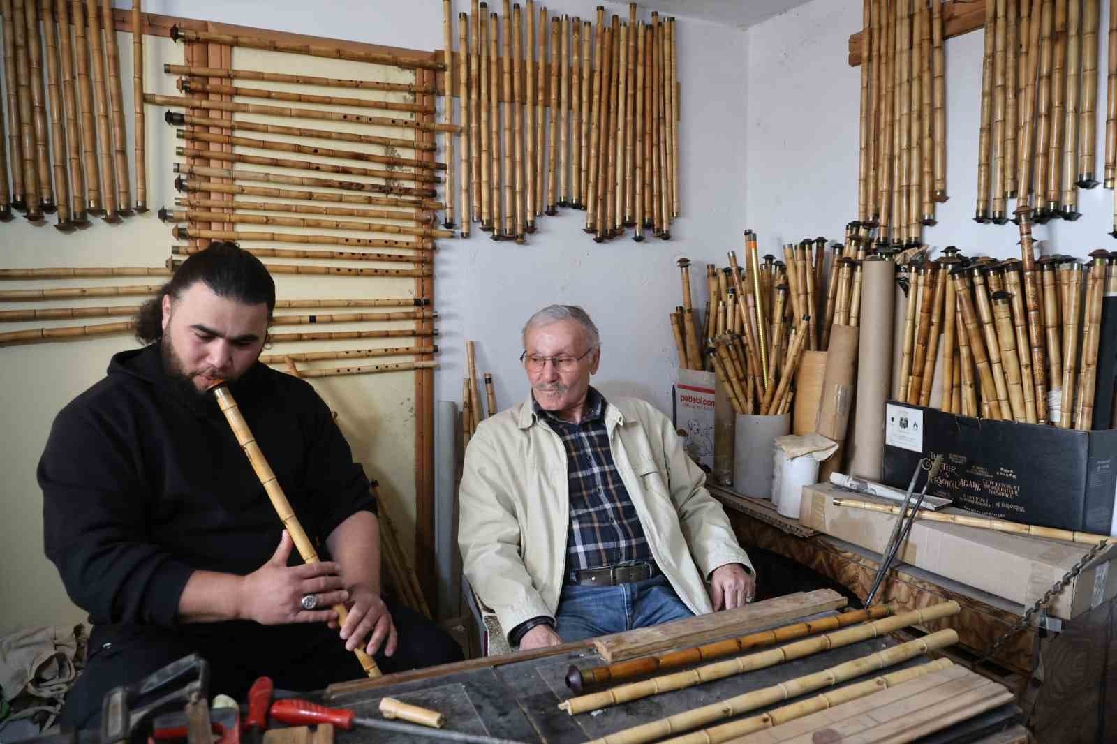 80 yaşında Çukurova kamışlarını sanata dönüştürüyor