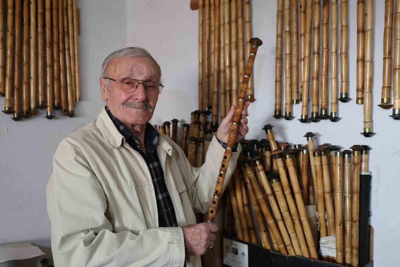 80 yaşında Çukurova kamışlarını sanata dönüştürüyor