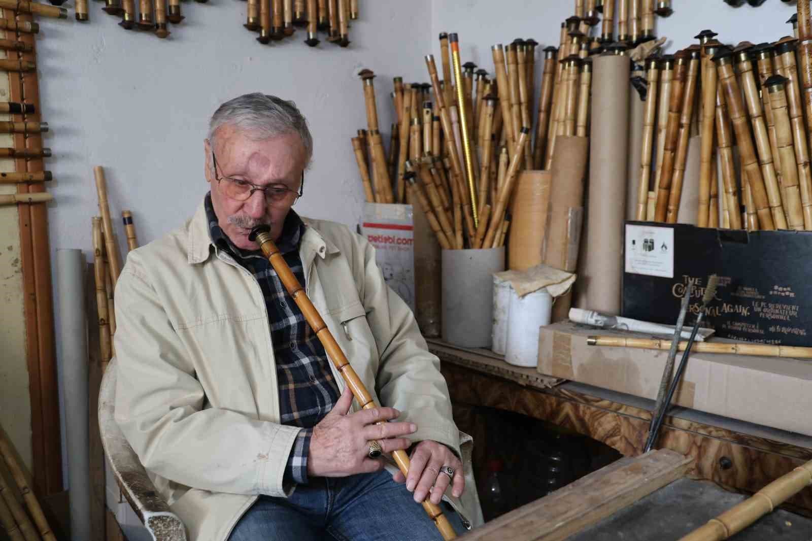 80 yaşında Çukurova kamışlarını sanata dönüştürüyor