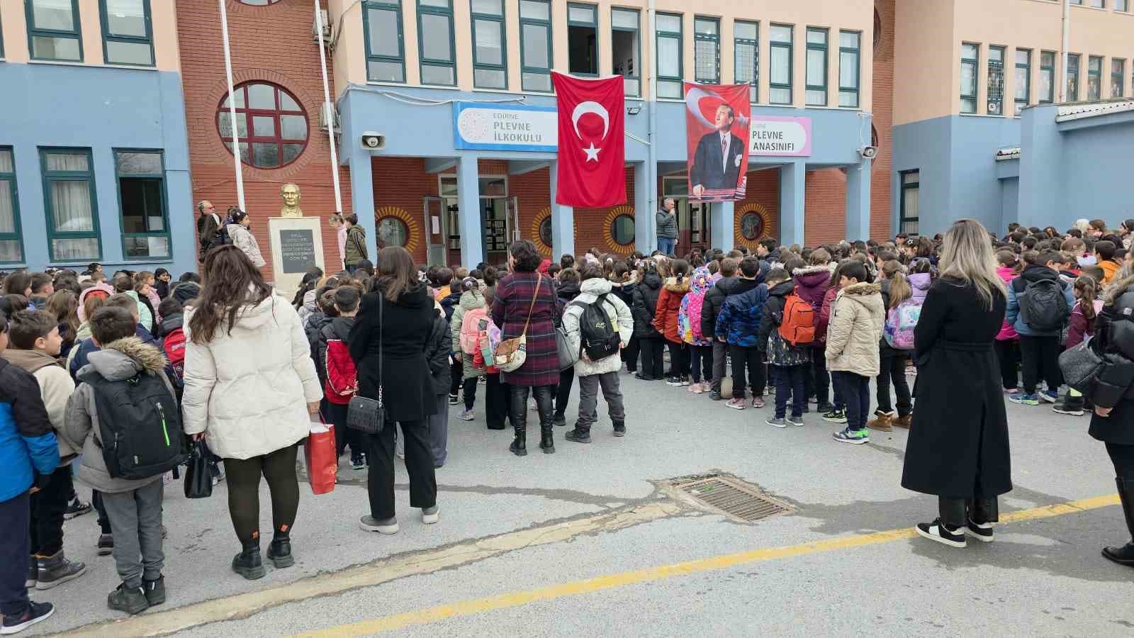 Ara tatil sona erdi, okullarda ders zili yeniden çaldı