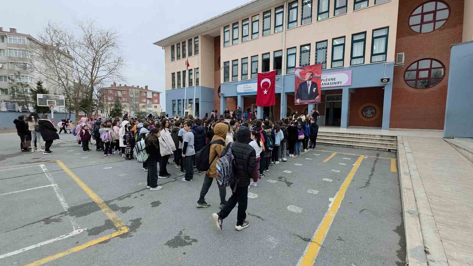 Ara tatil sona erdi, okullarda ders zili yeniden çaldı