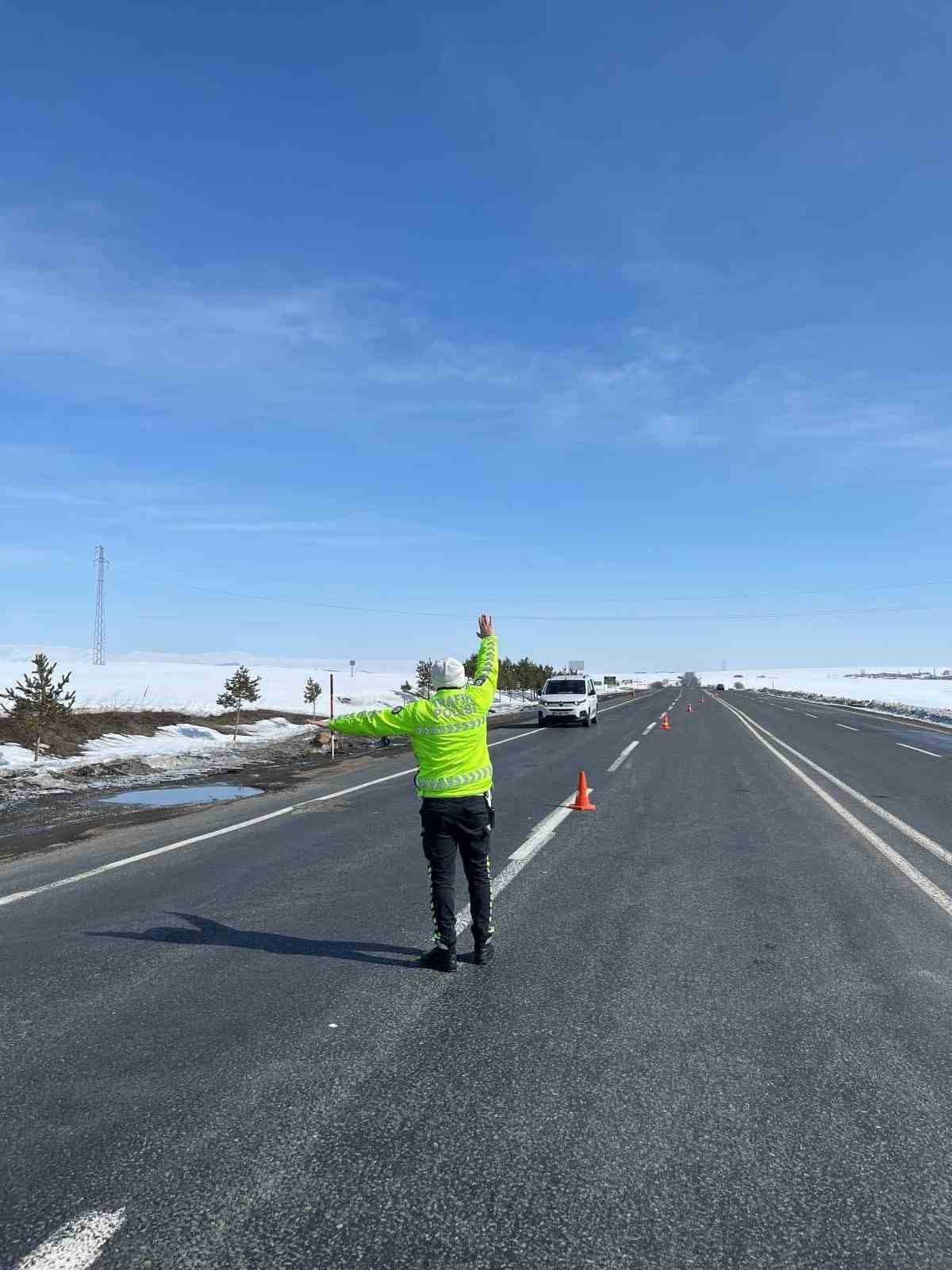 Kars’ta trafik denetimleri aralıksız sürüyor
