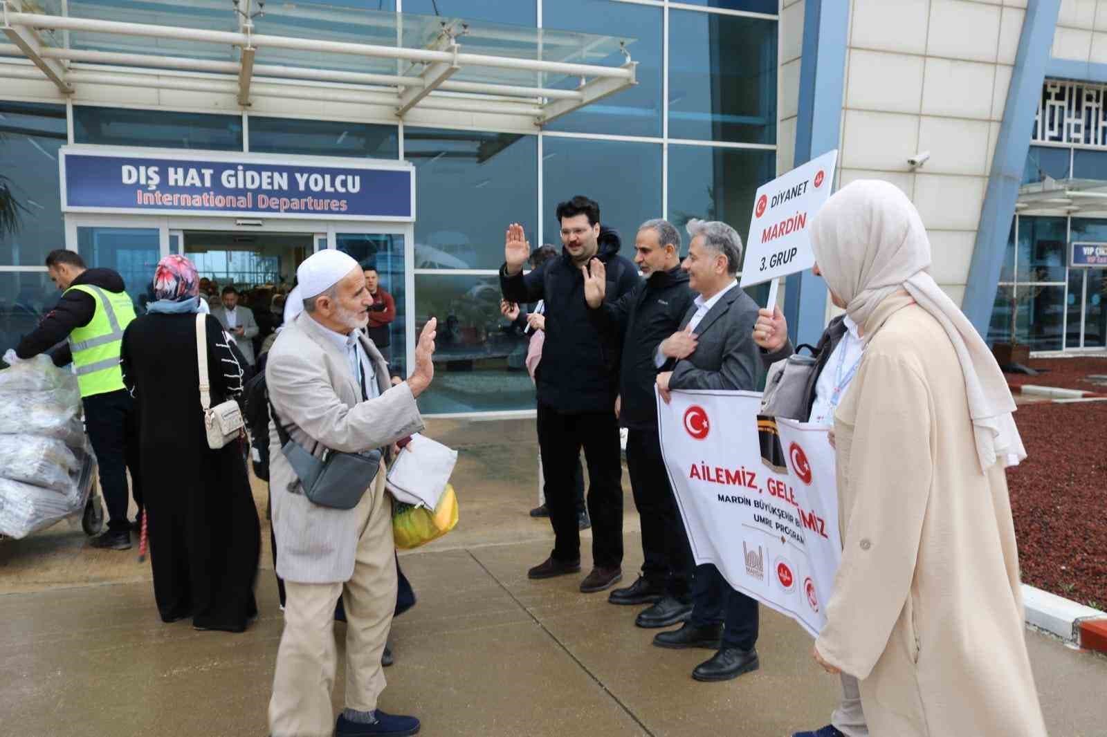 Mardin’de 47 çift dualarla umreye uğurlandı