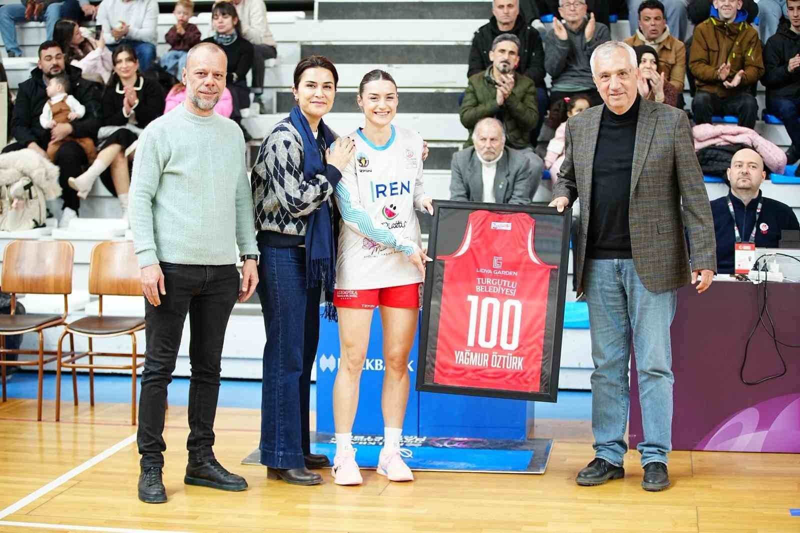 Manisa’nın tek kadın basketbol takımı zirve takibini sürdürüyor