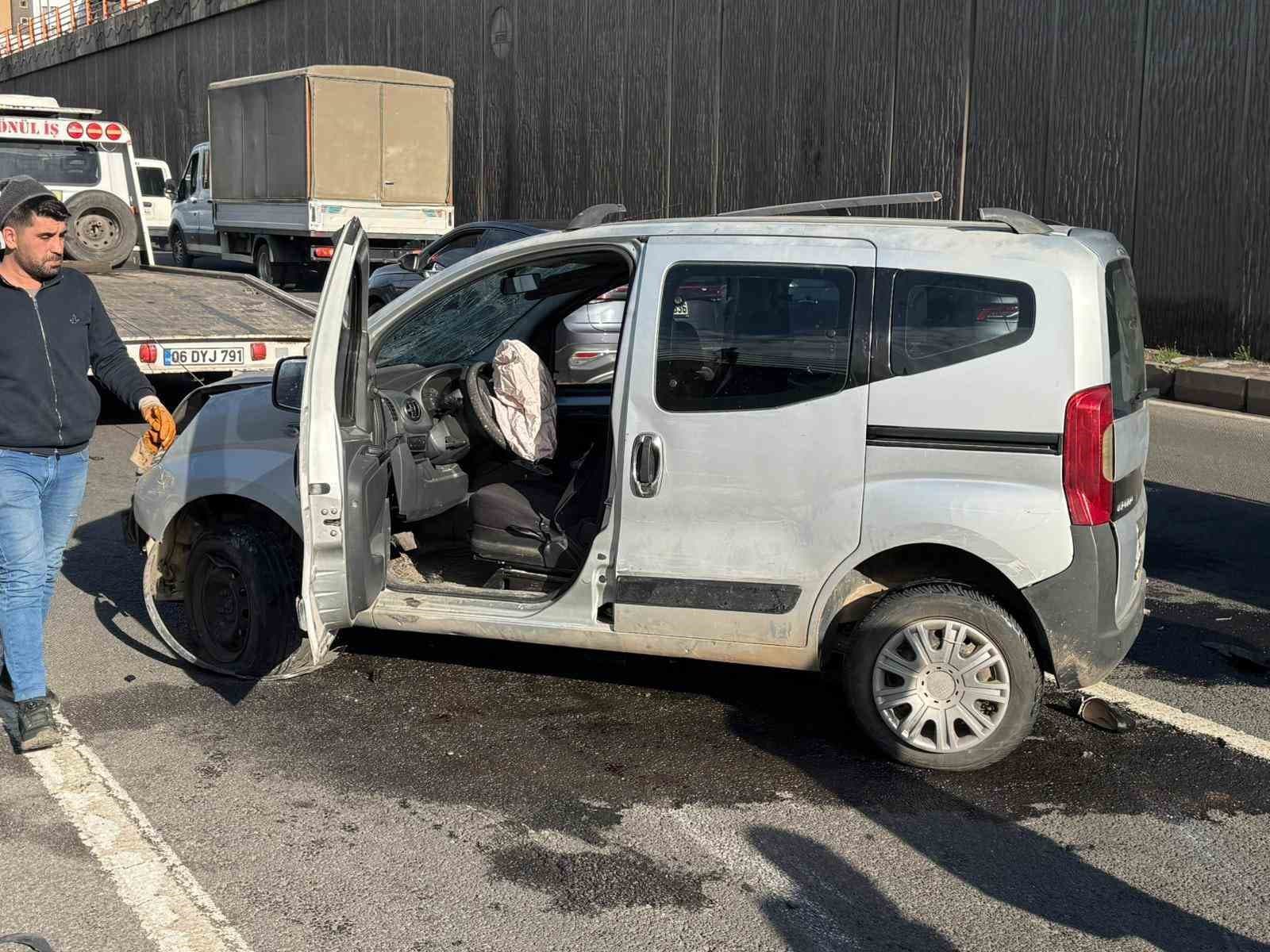 Diyarbakır’da düğün konvoyunda kaza: 3 yaralı