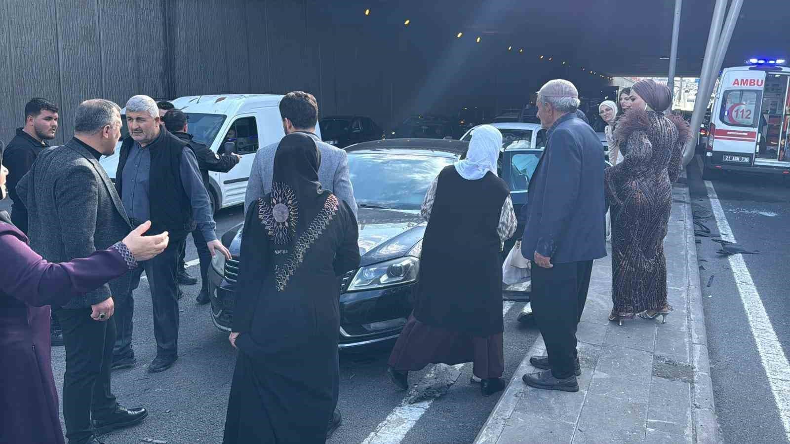 Diyarbakır’da düğün konvoyunda kaza: 3 yaralı