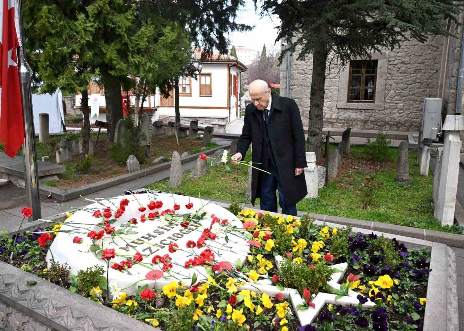 Bahçeli’den merhum Muhsin Yazıcıoğlu’nun kabrine ziyaret